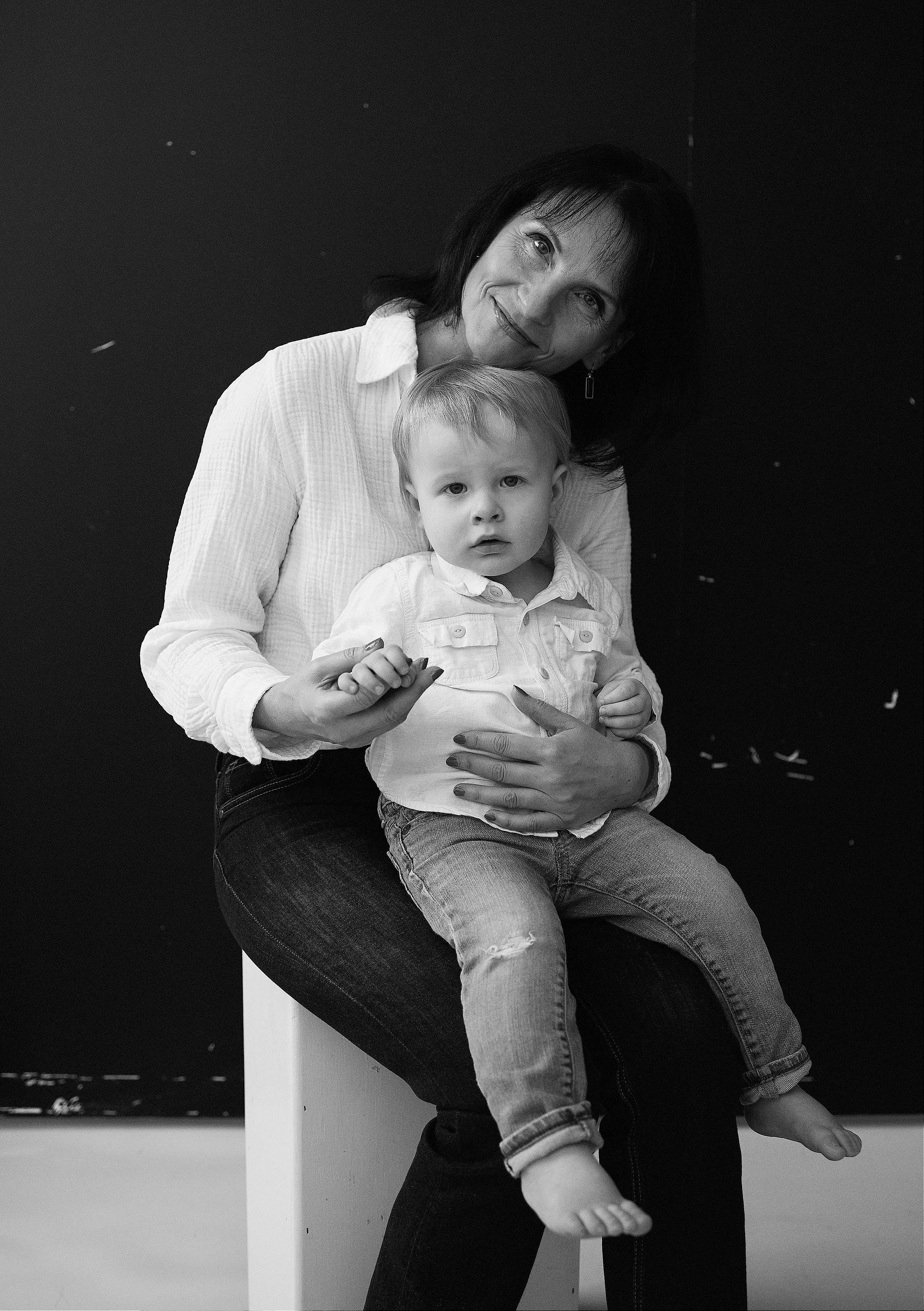 K. Rawnoir- Portrait photography by Daria Paliy.Timeless black&white portraits of women in NYC area