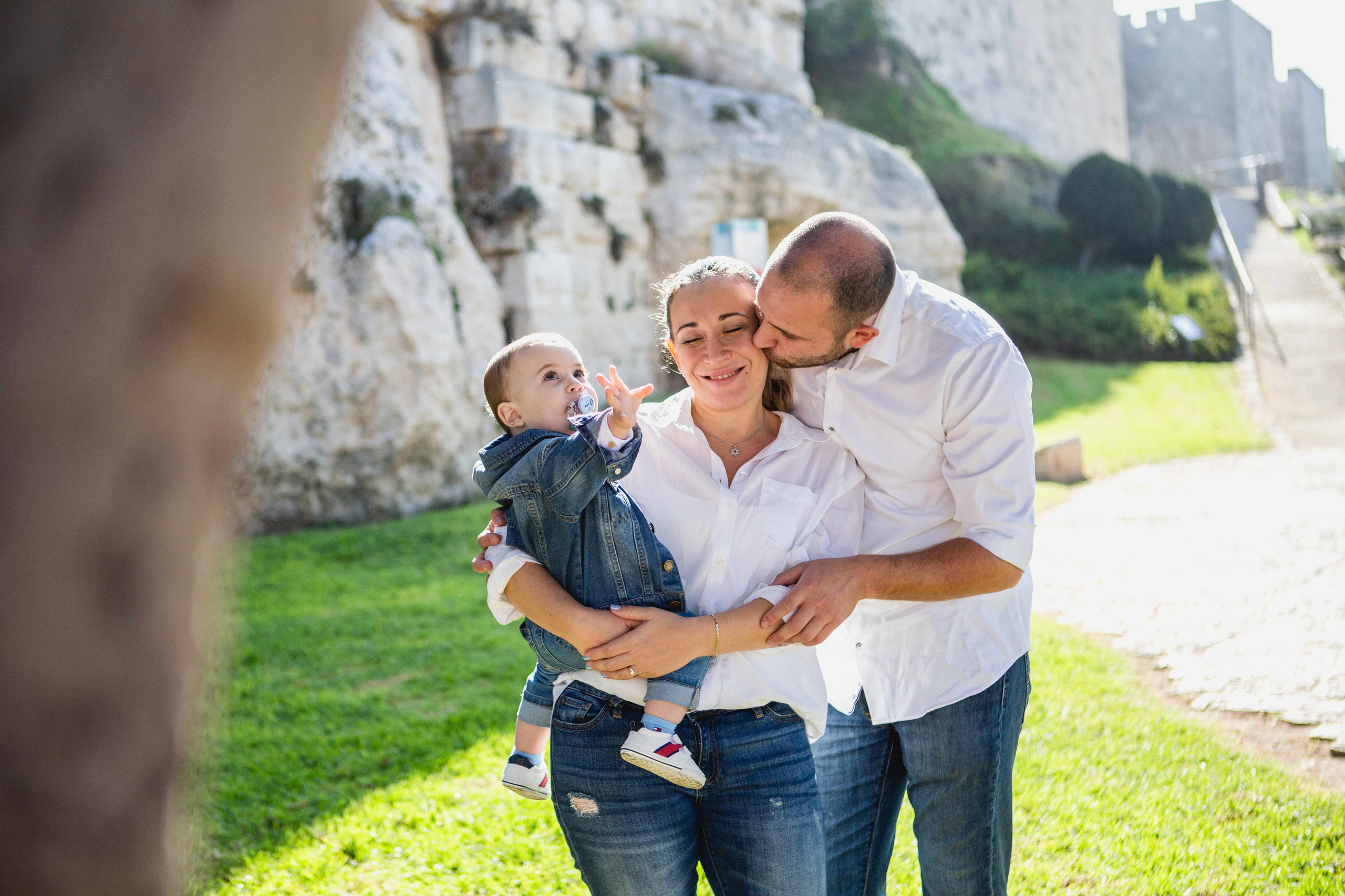 AT THE WALLS OF THE OLD CITY. PHOTOGRAPHER IN ISRAEL