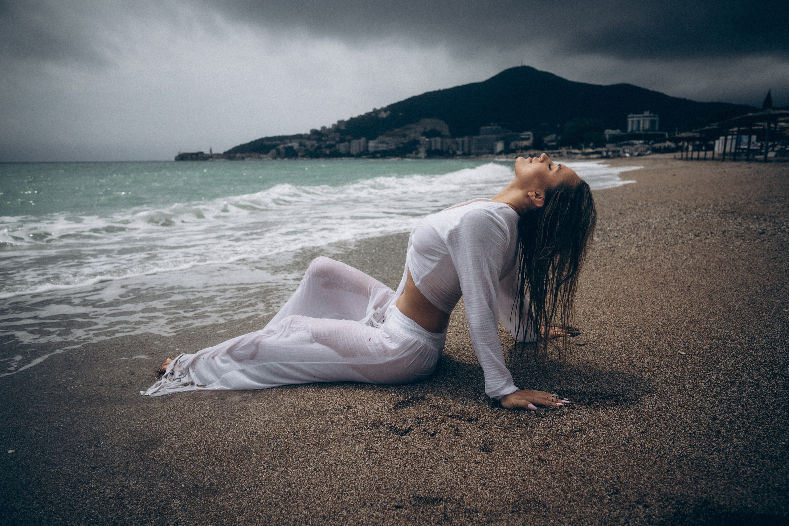 Outdoor. Mike Avelli