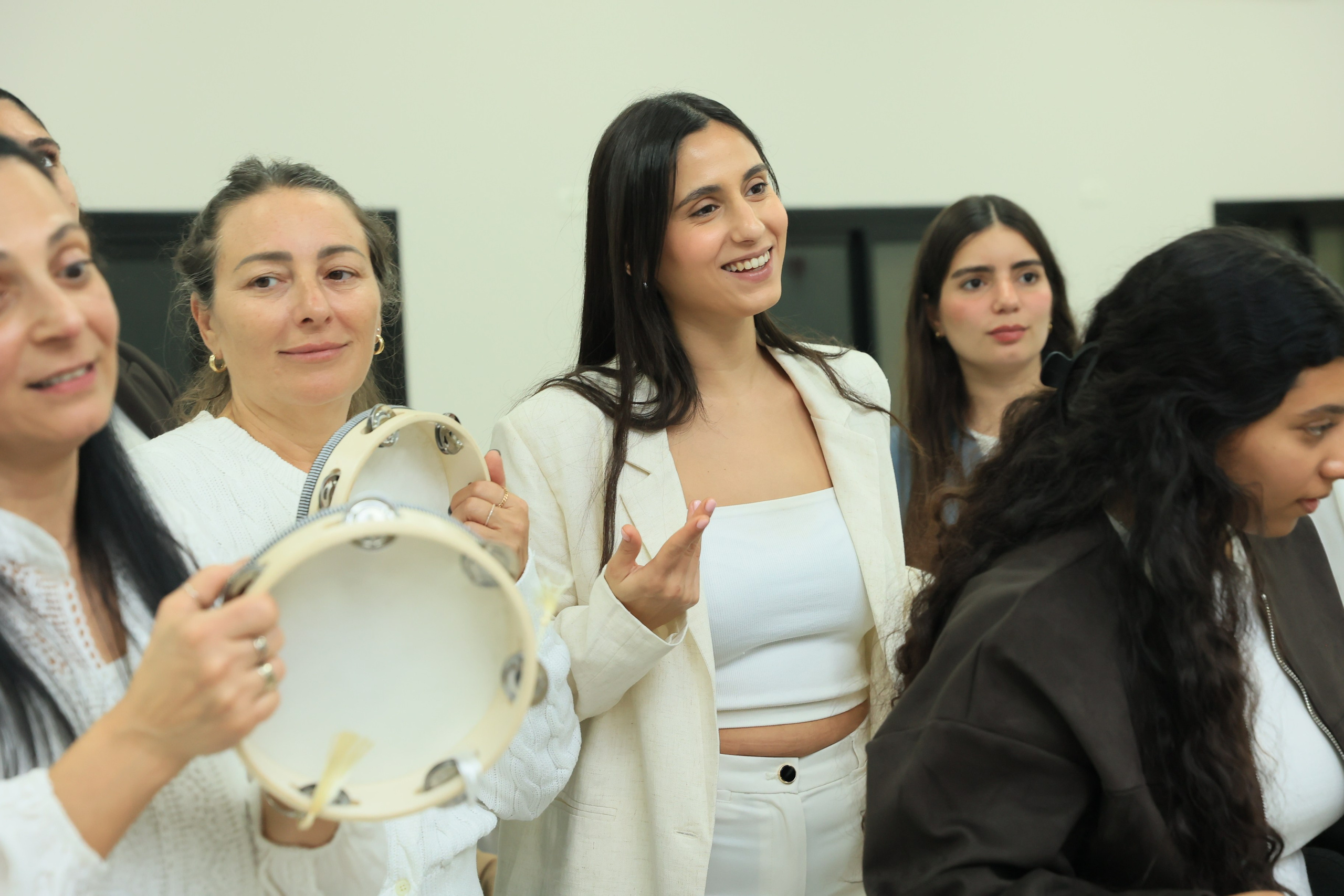 נטף הפרשת חלה. שני ויזל | צלמת הריון, צילומי משפחה וצילומי בוק בת מצווה
