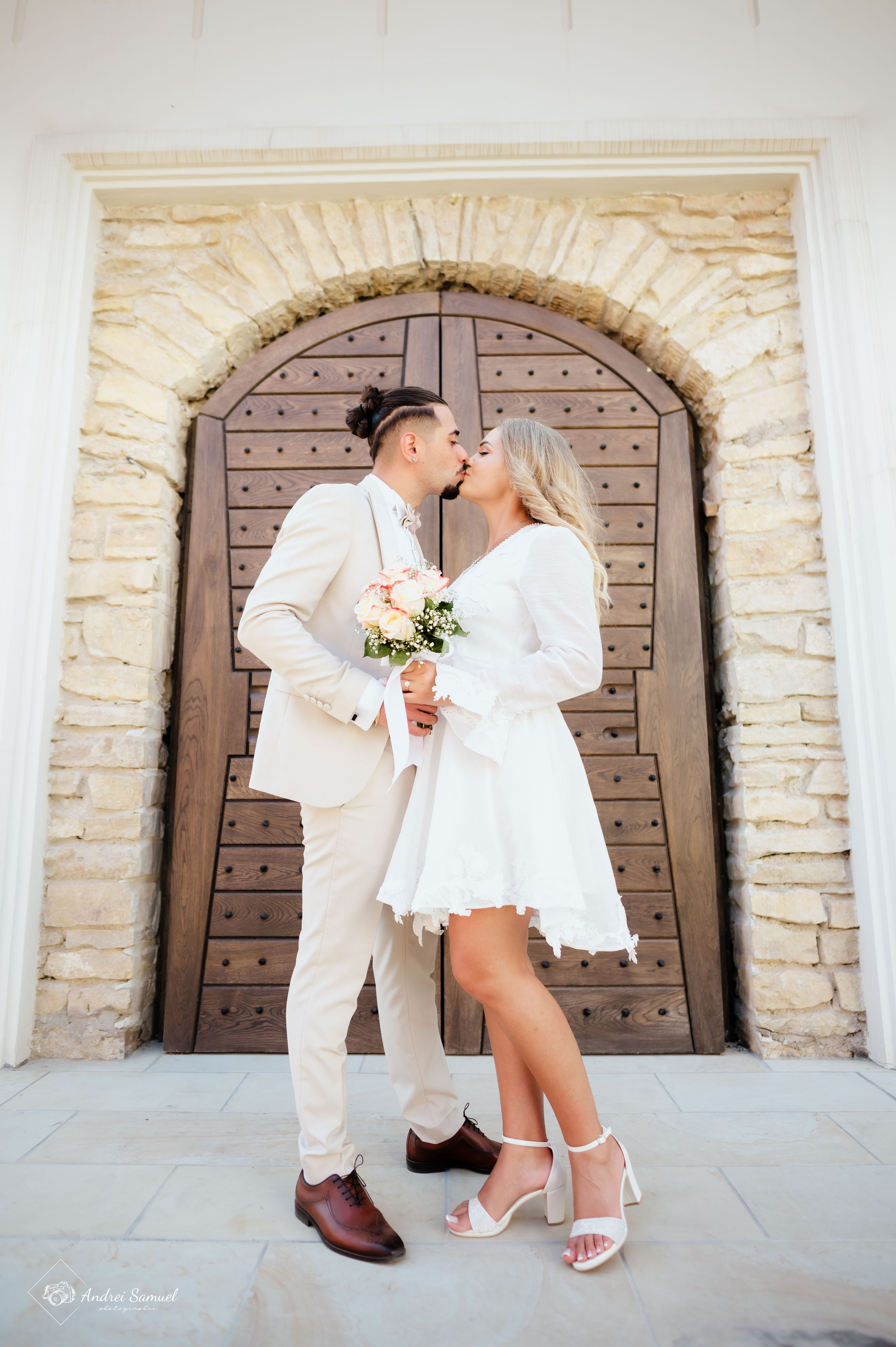 Valentina & Edi. Andrei Samuel – Fotograf București | Evenimente, Studio, Imobiliare, Produs