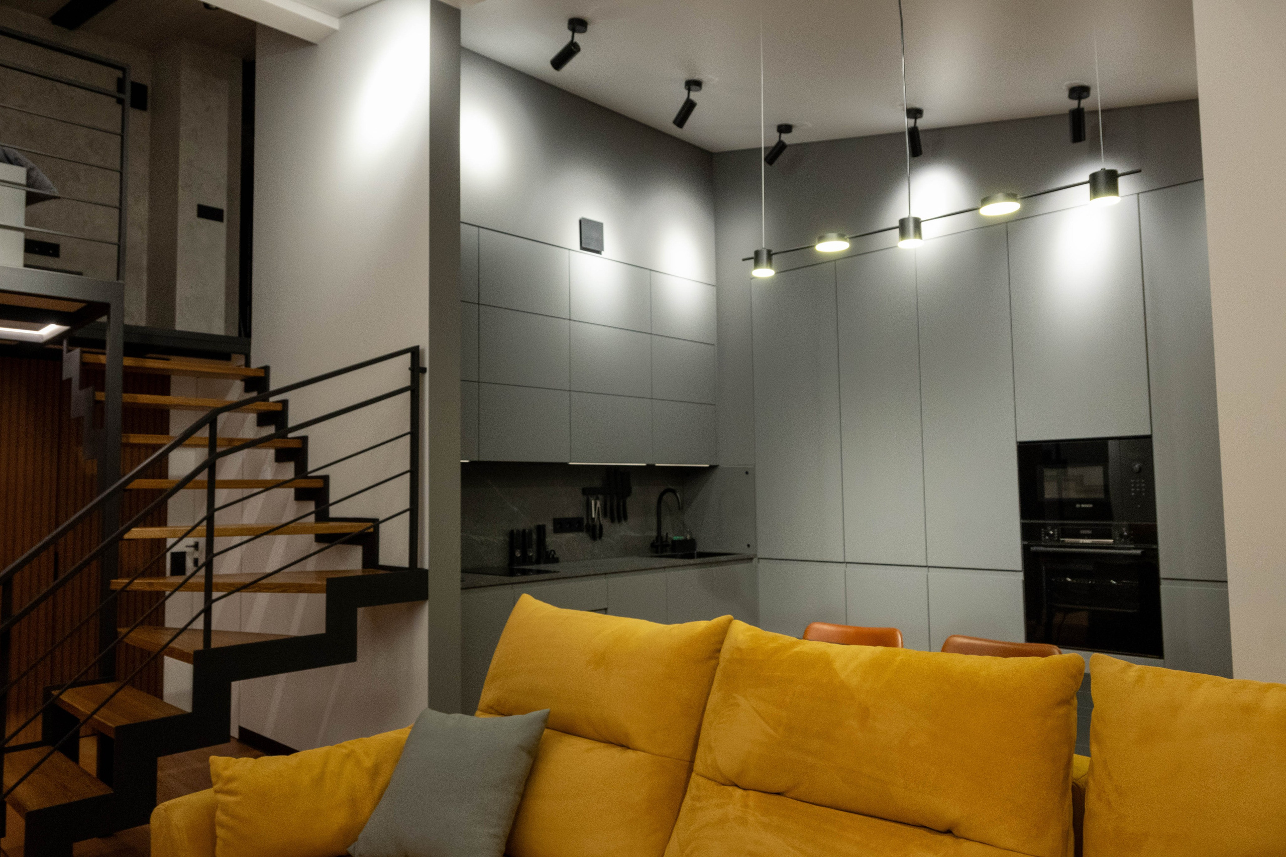 The apartment is on two levels. Fotograf Dmitrii Donets