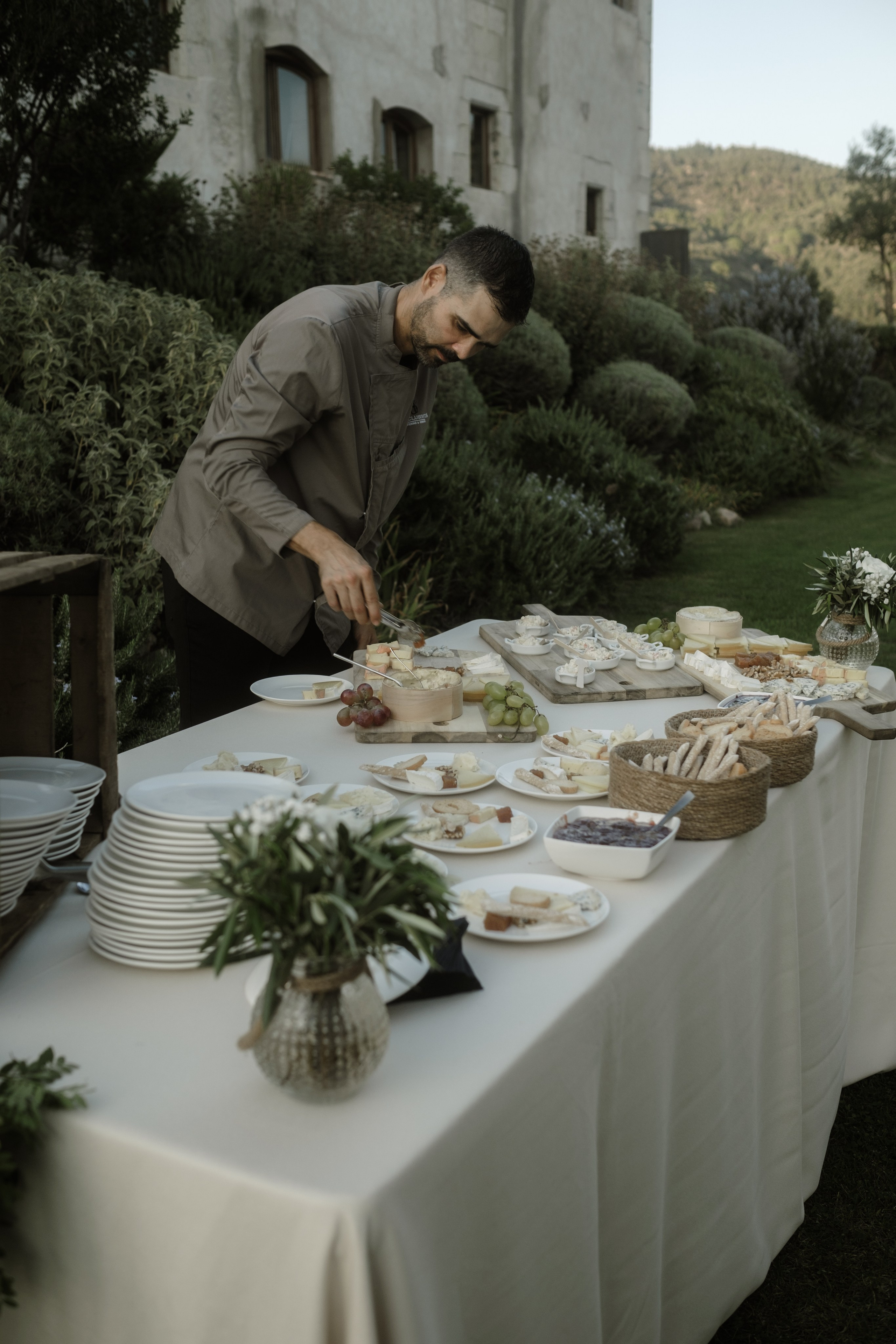 Svetlana & Alman. Monestir Sant Salvi. Paola fotógrafo / videografo de bodas en Barcelona