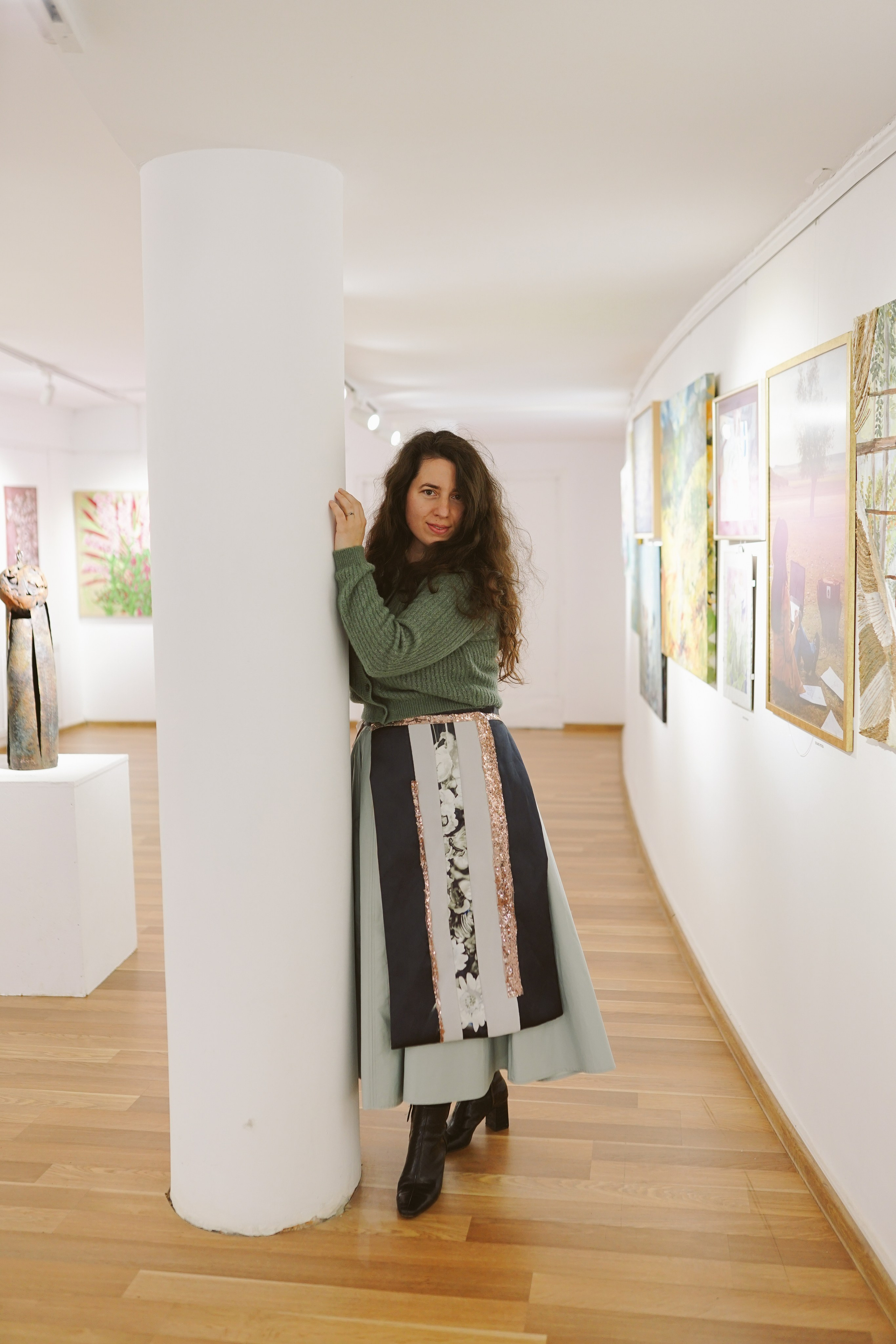 Expoziție Foto Maternitate Brașov | Mădălina Beda. Madalina Beda- Artist vizual, fotograf, doula la nastere, consultant babywearing Brasov si in toata tara