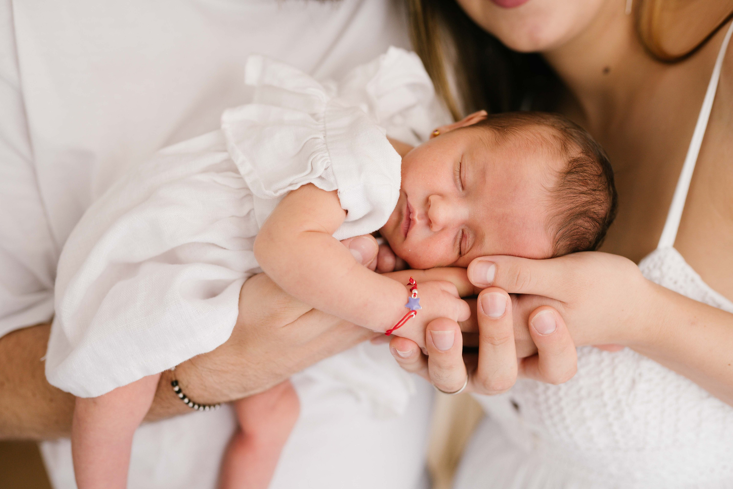 Inspira sesiune foto nou-nascut. Madalina Beda- Artist vizual, fotograf, doula la nastere, consultant babywearing Brasov si in toata tara