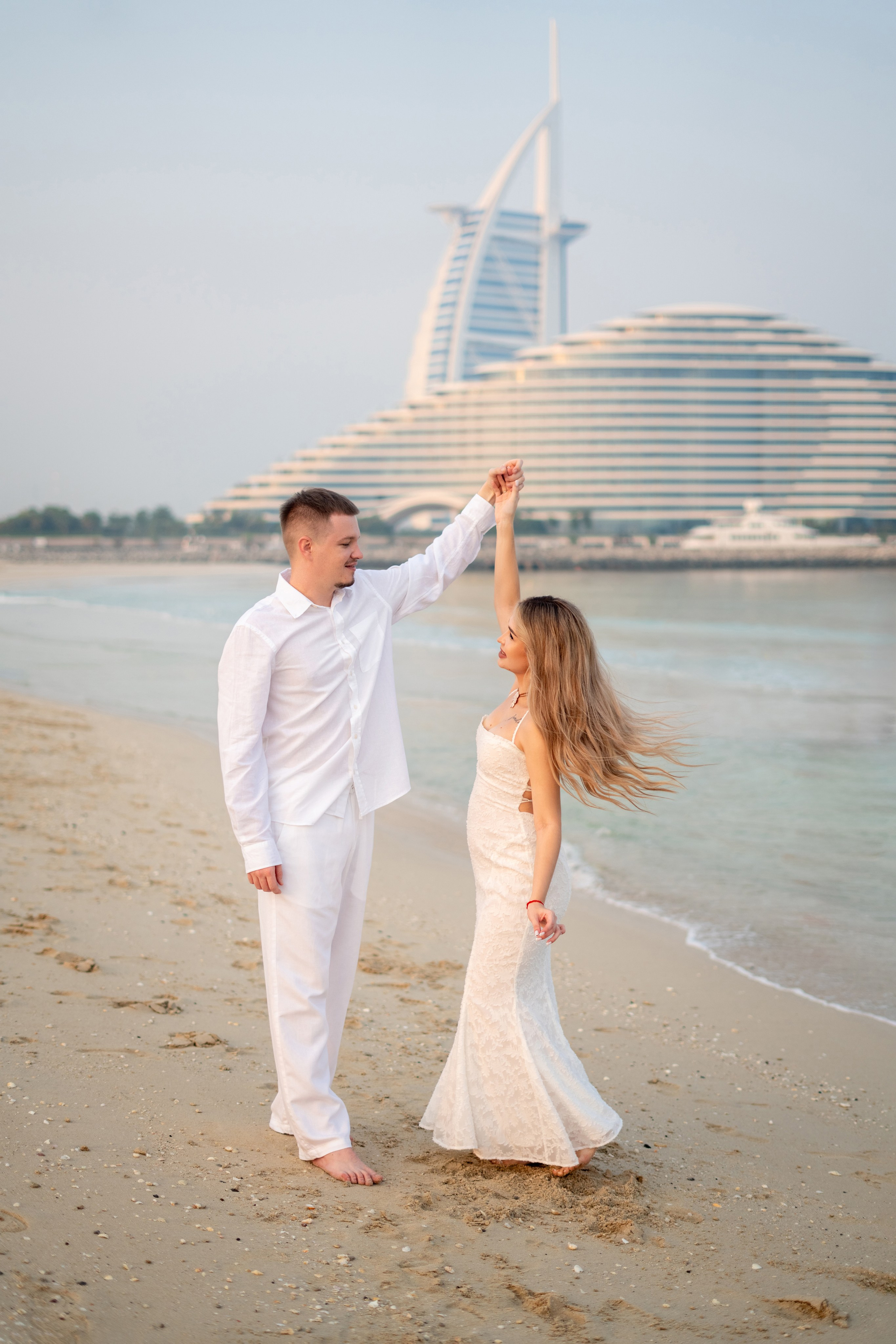 Sea breeze and kisses. Angela Iakovleva — Family Photographer in Dubai