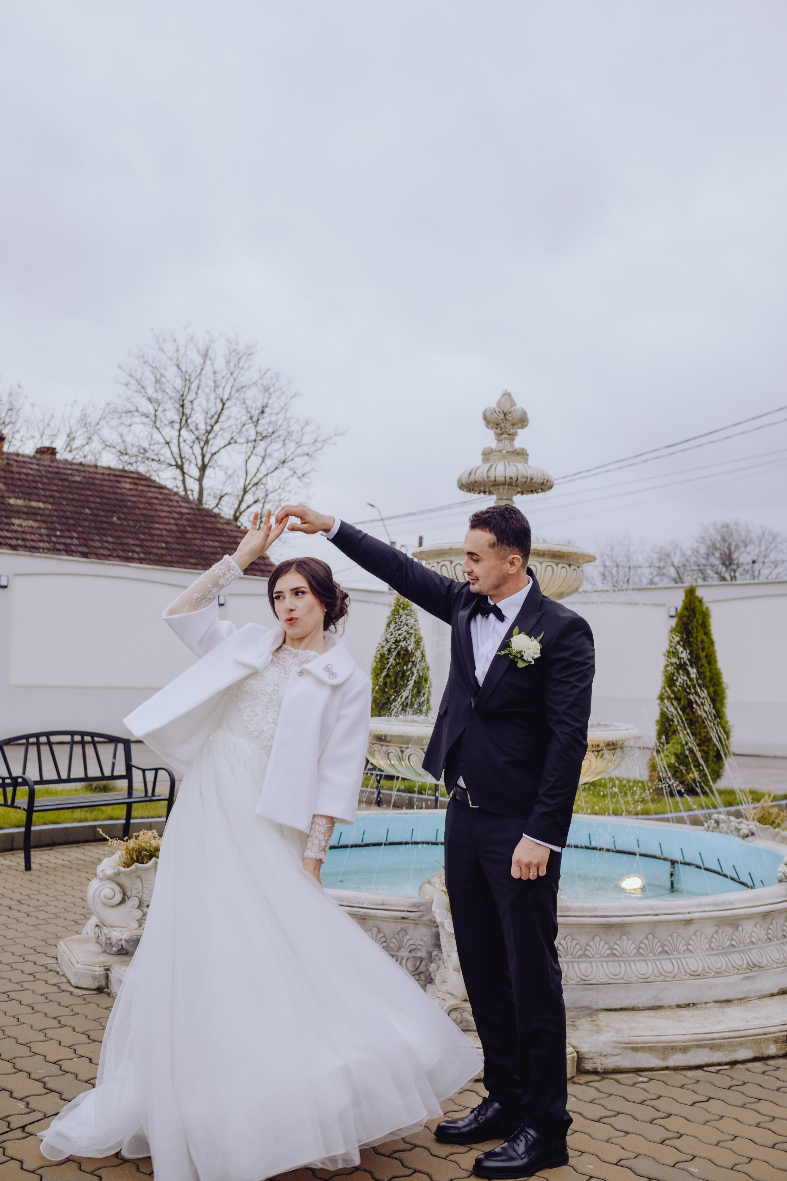 Adi & Angela. Wedding & couple photographer from Romania Rut Vetan