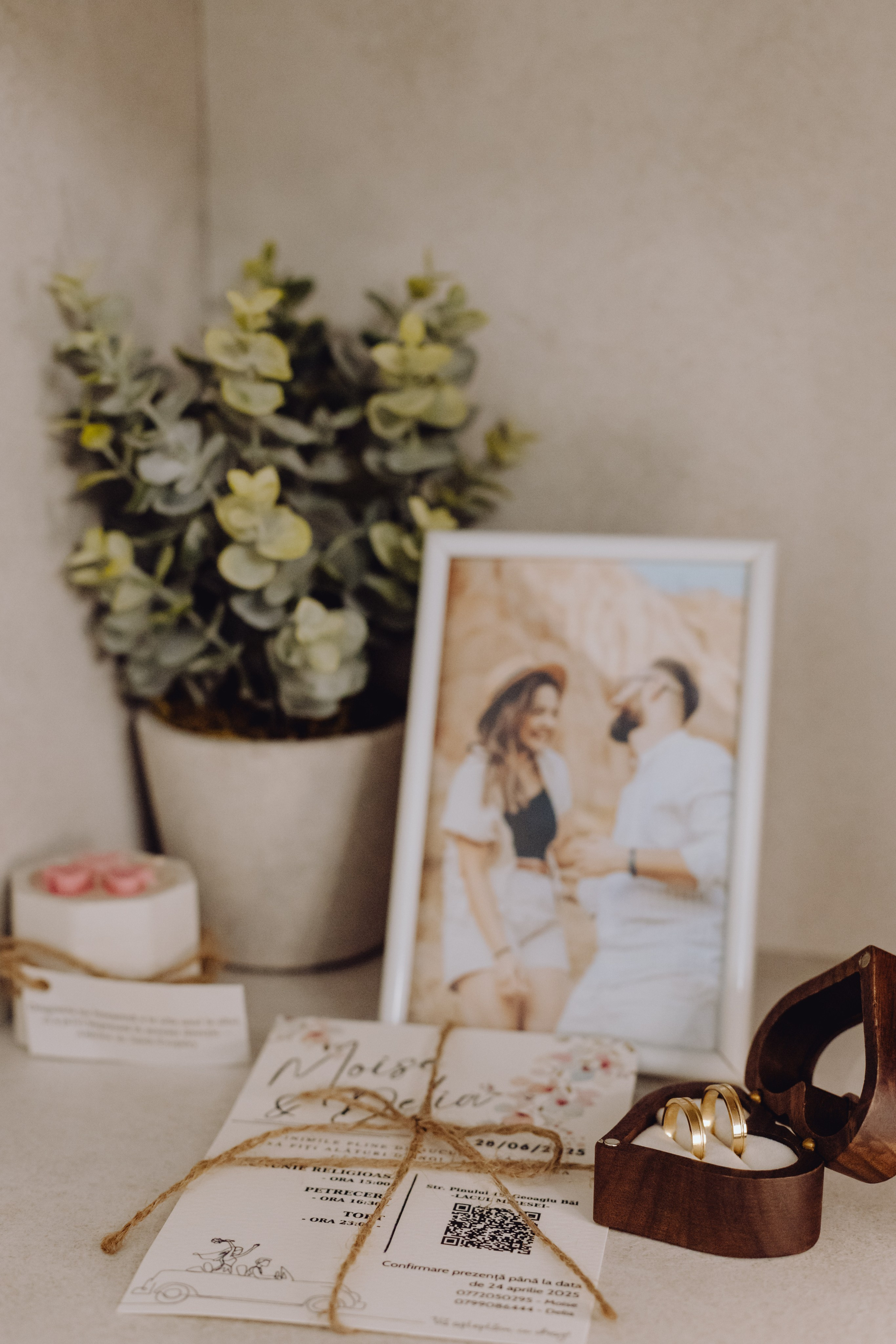 Moise & Delia. Wedding & couple photographer from Romania Rut Vetan