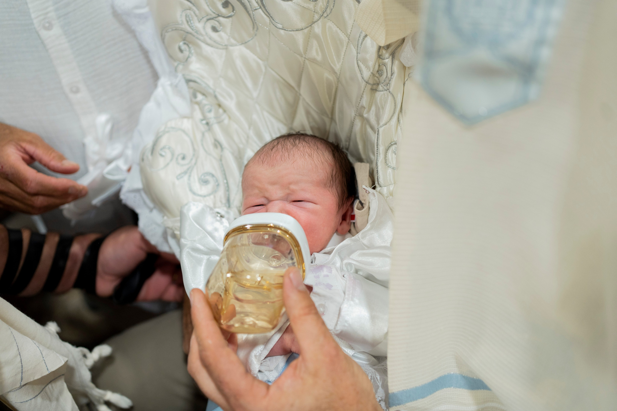 הברית של נחמן חזן. יוסף מזרחי צילום חתונה, ברית וזוגיות. צלם מקצועי שאוהב להוציא אתכם הכי יפים ברגעים הכי מרגשים