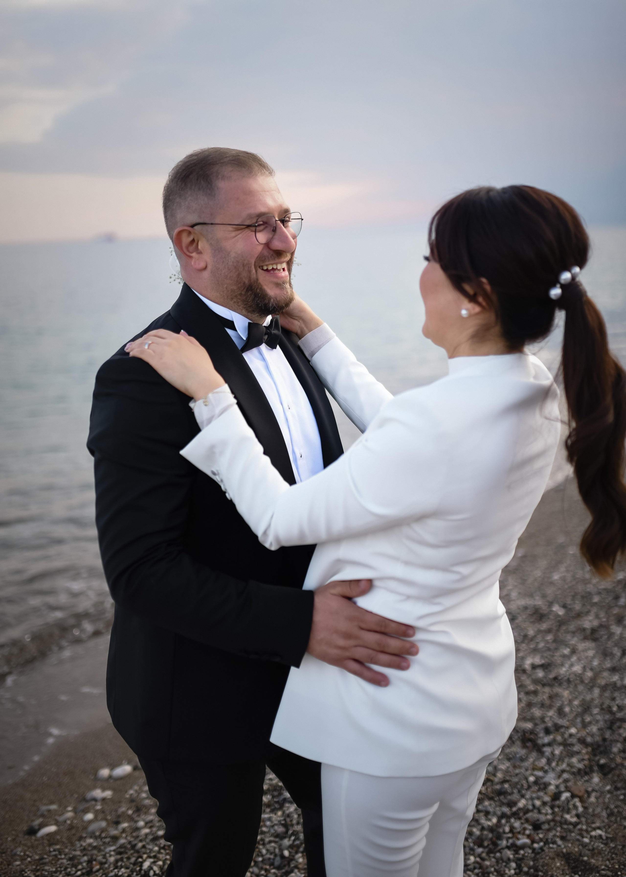 Профессиональный свадебный фотограф в Анталии. Свадебные фотосессии на море, в отелях и ресторанах Турции. Живые эмоции, стильные портреты, настоящая love story и тёплые кадры, которые остаются ценными спустя годы.