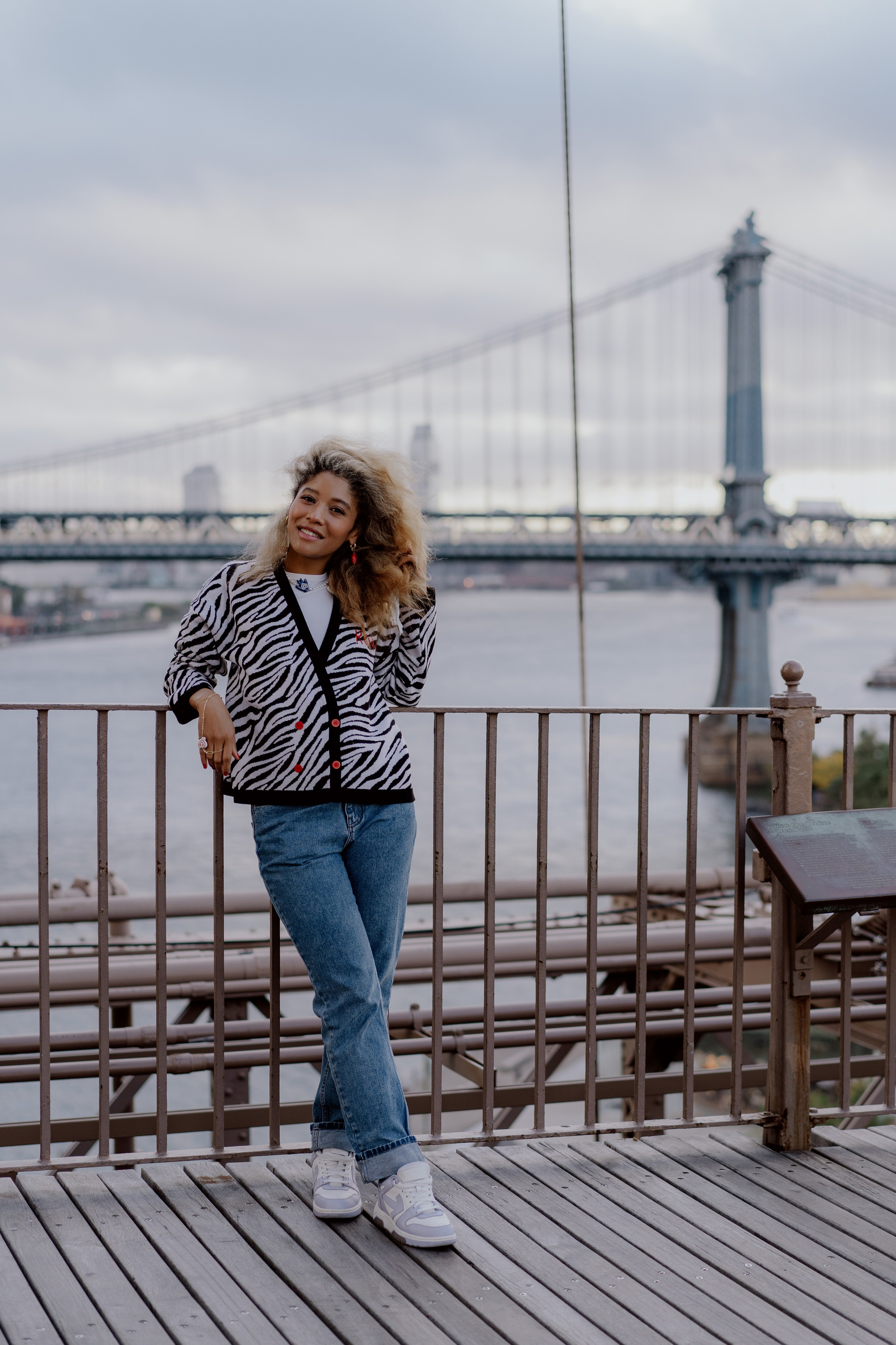 Brooklyn bridge at sunrise. Videographer and photographer in New York // MAKAROV.VIDEO