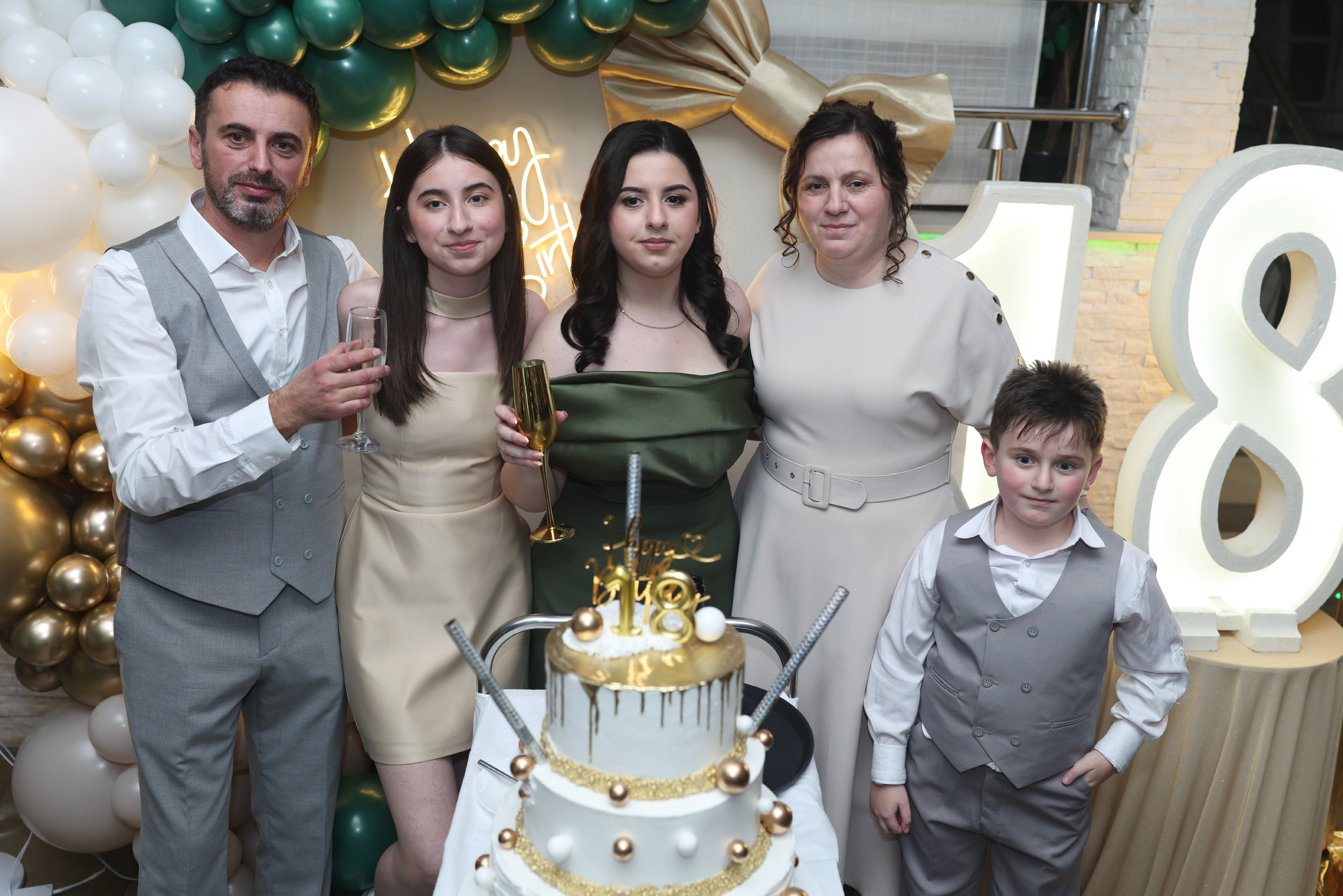 Sarin 18ti rođendan. Foto Simic Jagodina
