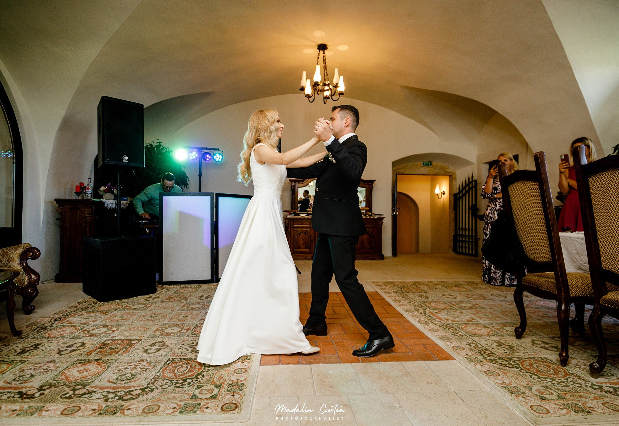 Nuntă Sabina și Dan | Hotel Medieval Alba Iulia. Mădălin Ciortea - fotograf de nuntă și de familie | Dream Art Events