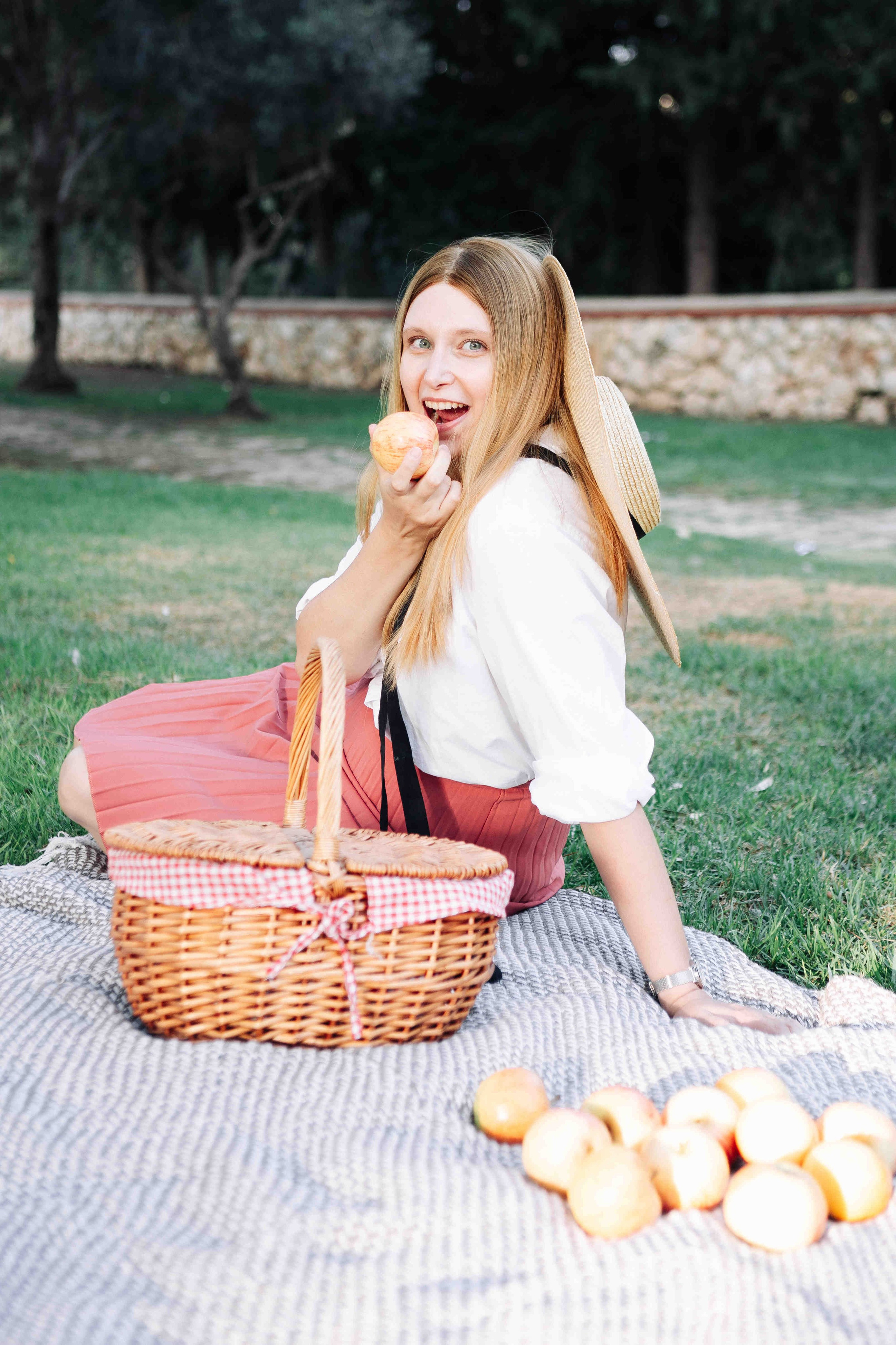 COZY PHOTO SESSION WITH A SWING. Https://shi-photo.com/
