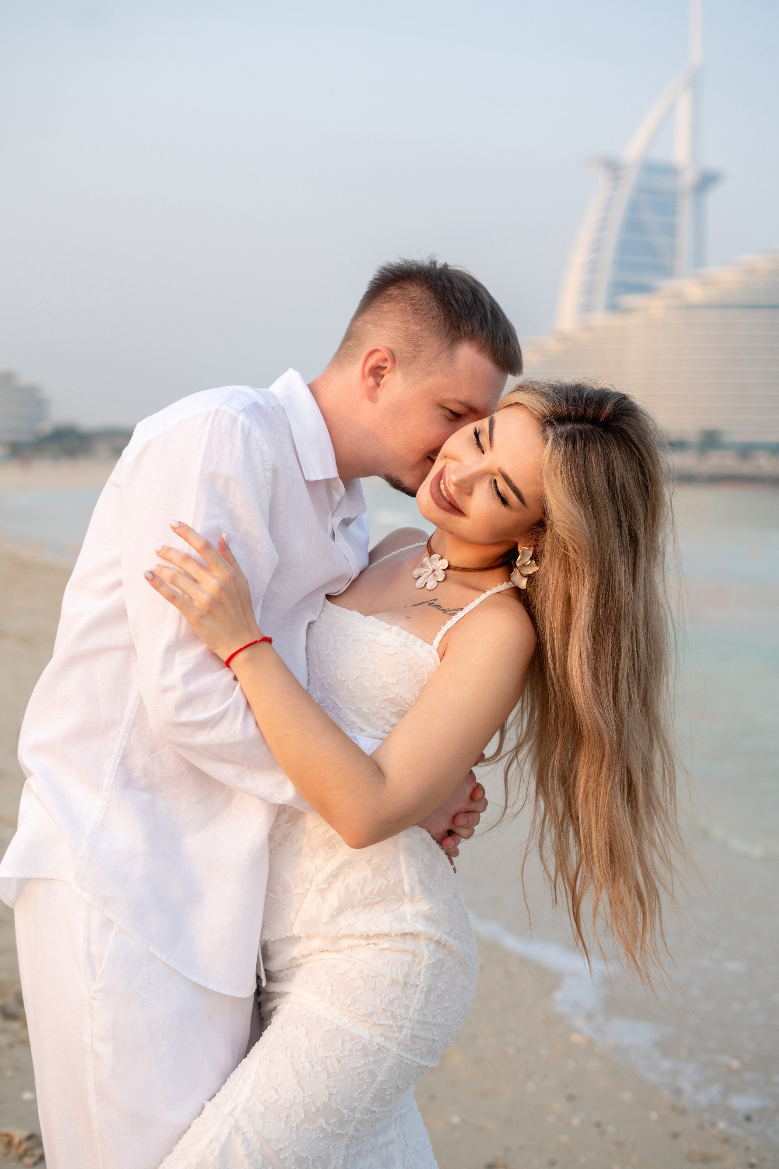 Sea breeze and kisses. Angela Iakovleva — Family Photographer in Dubai