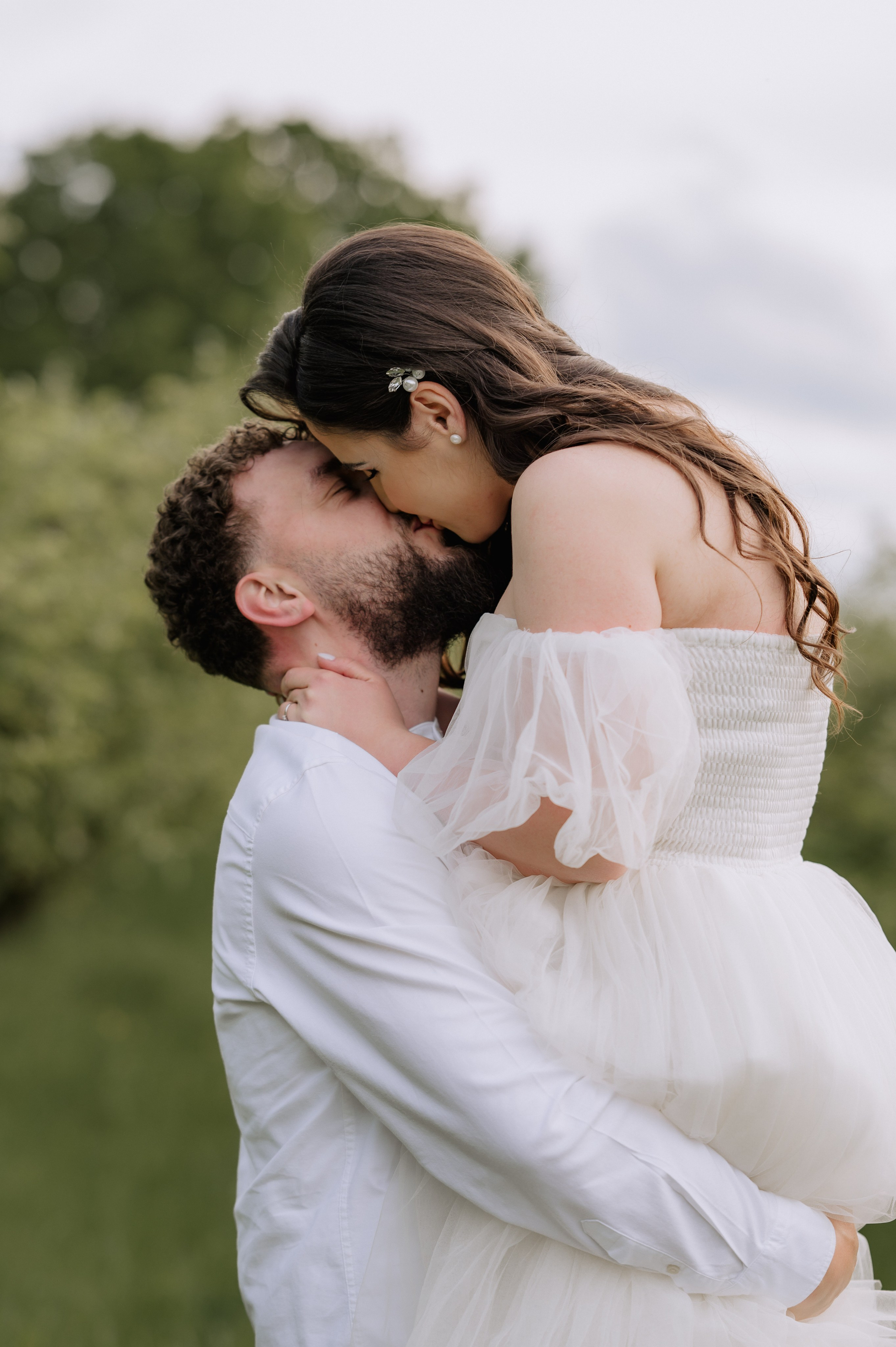 Magda + Andrei | Lovers in the garden. Proud Vision Weddings | Wedding Photography & Film — Servicii profesionale Foto Video Nunta Iasi