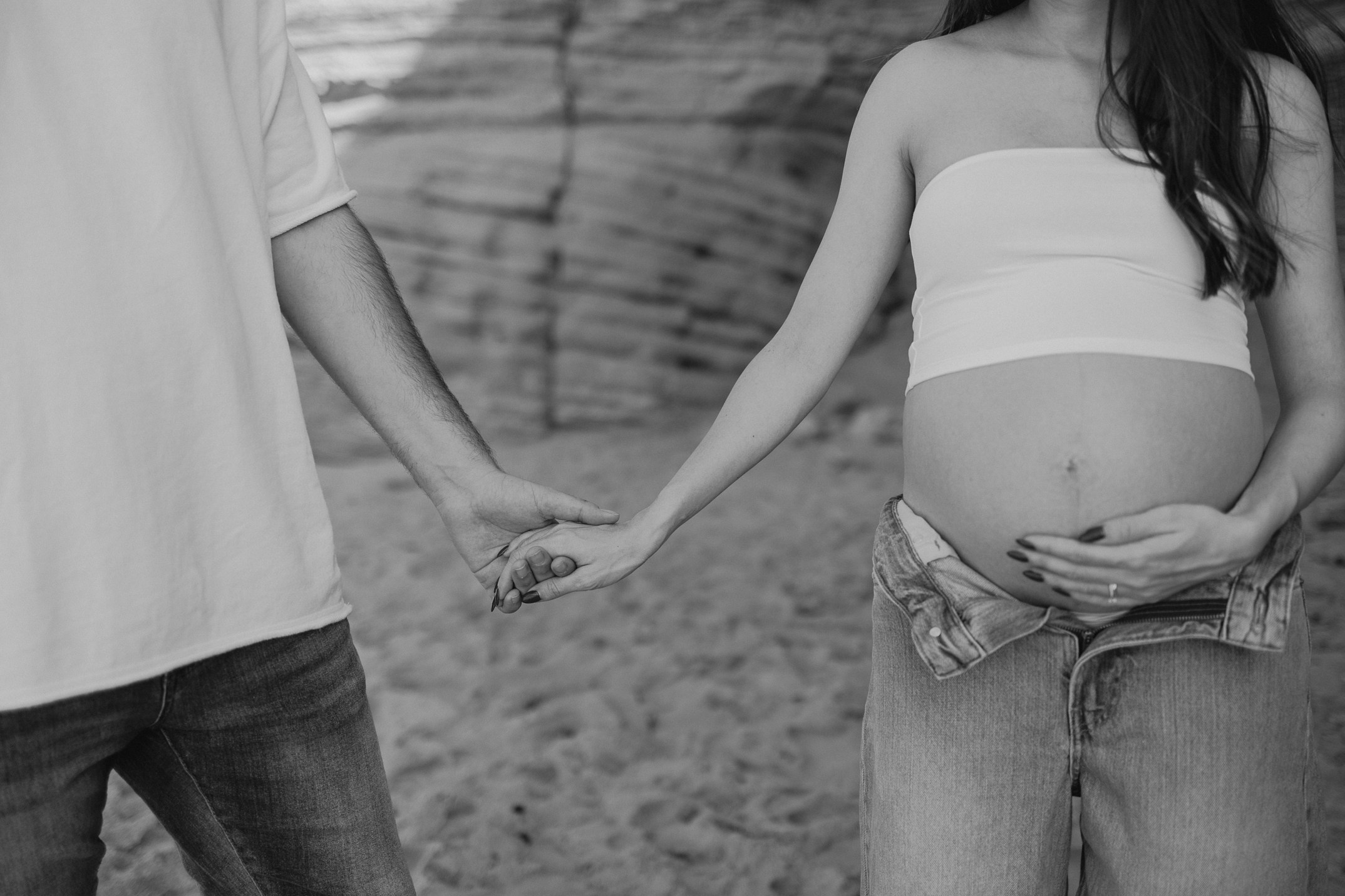 Pregnancy photoshoot at sea. דף בית