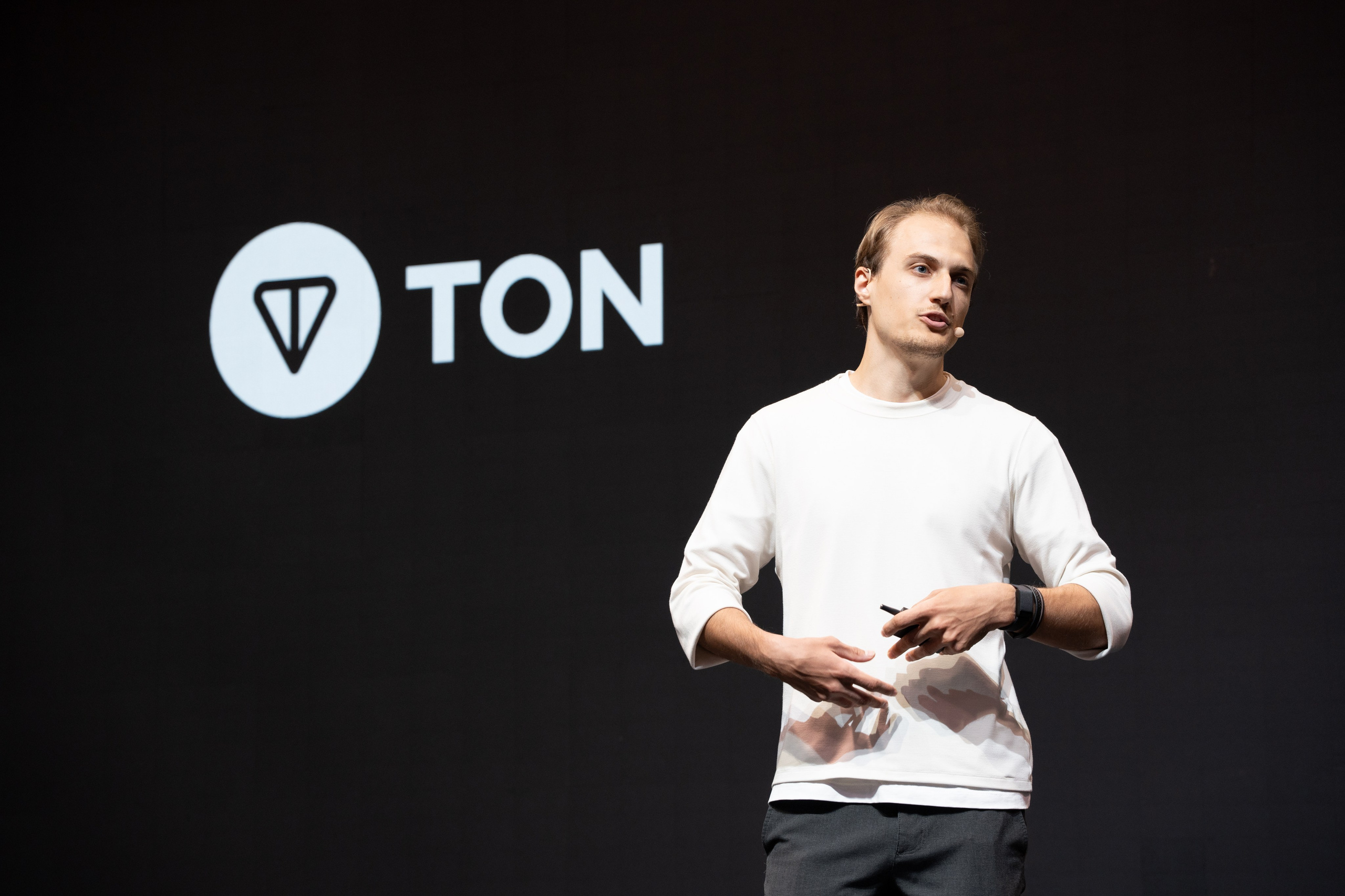 TON. PHOTOGRAPHER IN HONG KONG (WEDDING, FASHION, FAMILY, EVENTS)