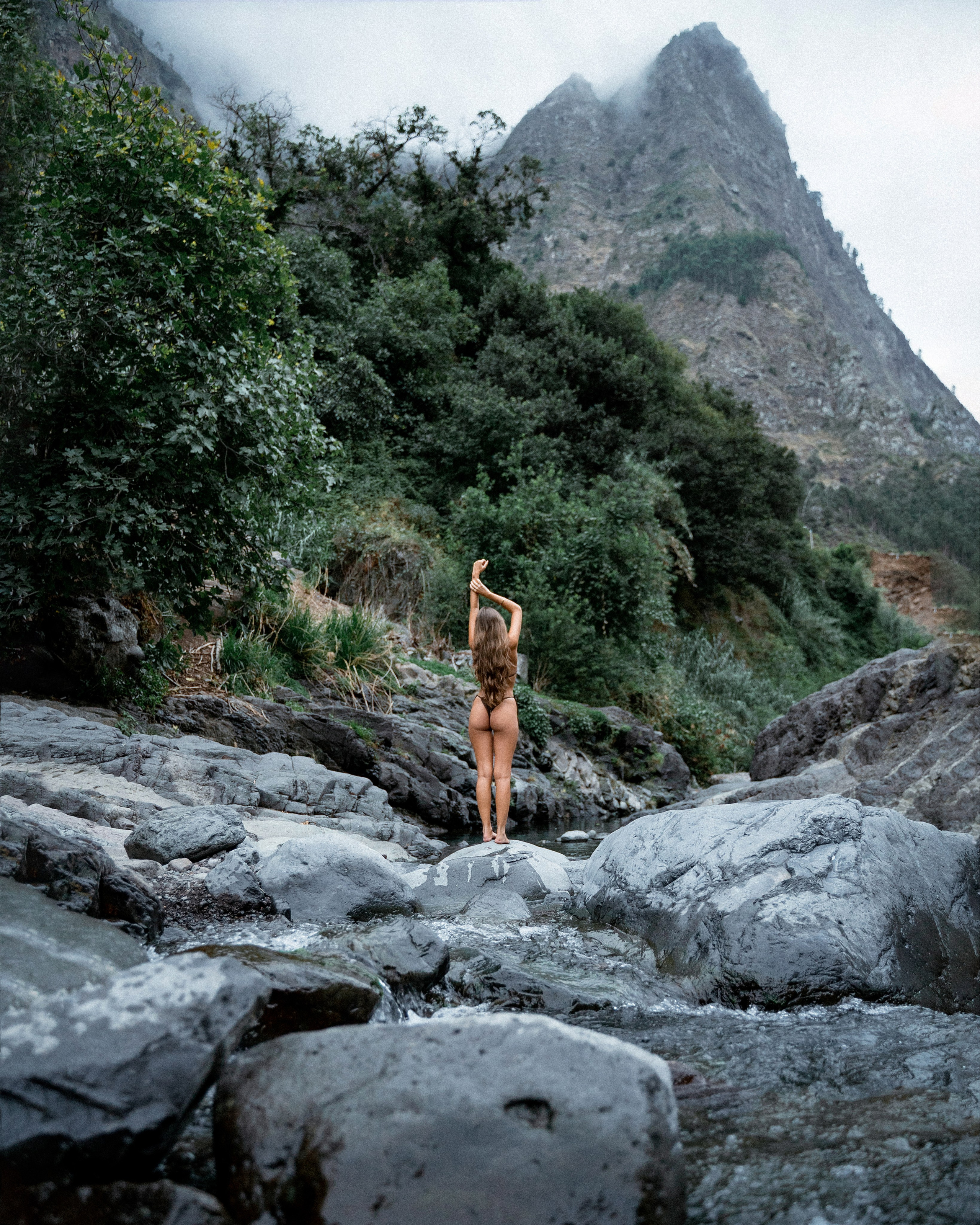 Mountain River Photoshoot with Kayla | Poço dos Chefes, Madeira Portraits. Your photographer in Madeira