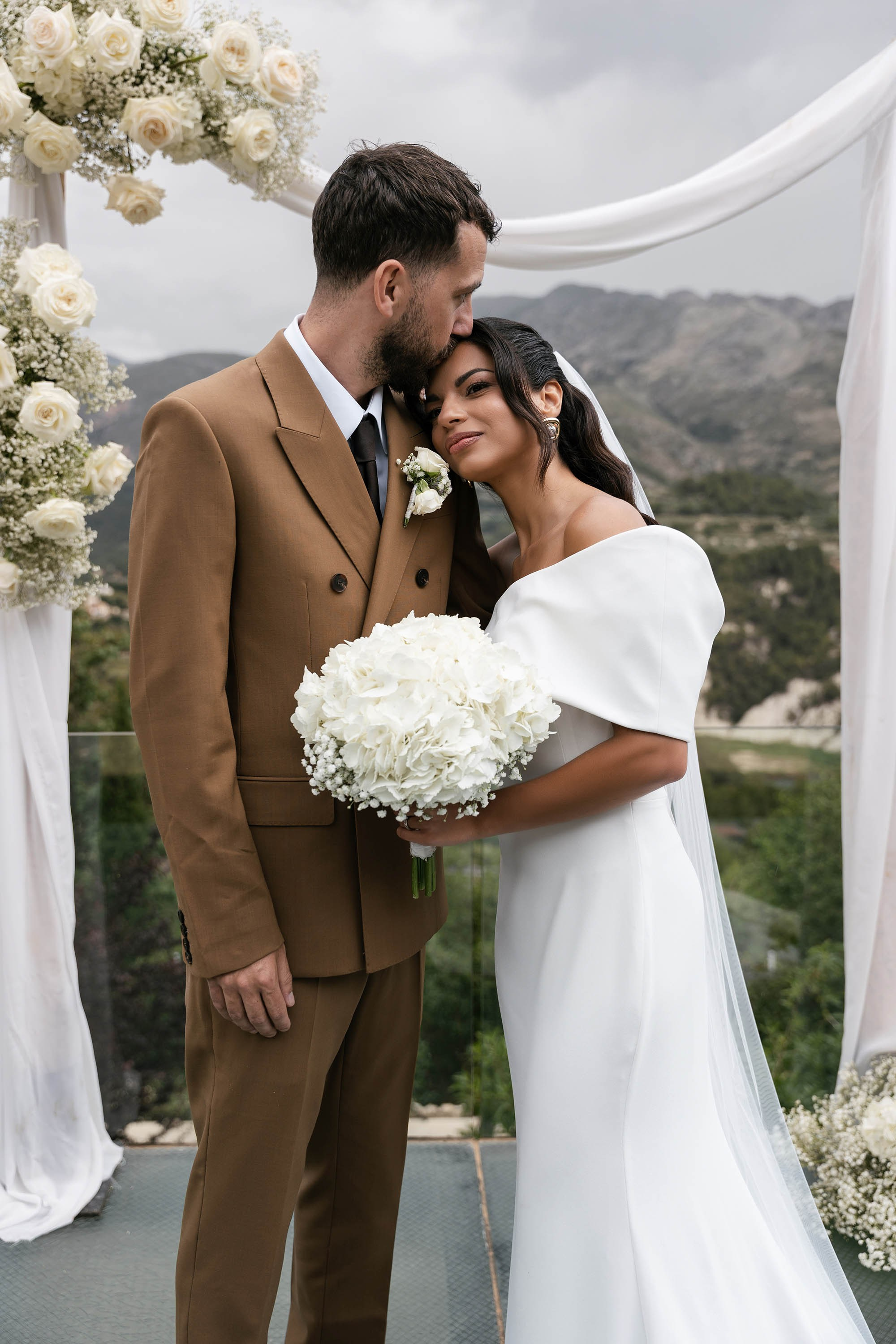 Sarah and Theo — VIVOOD. Fotógrafos de bodas de destino y creadores de contenido con base en España