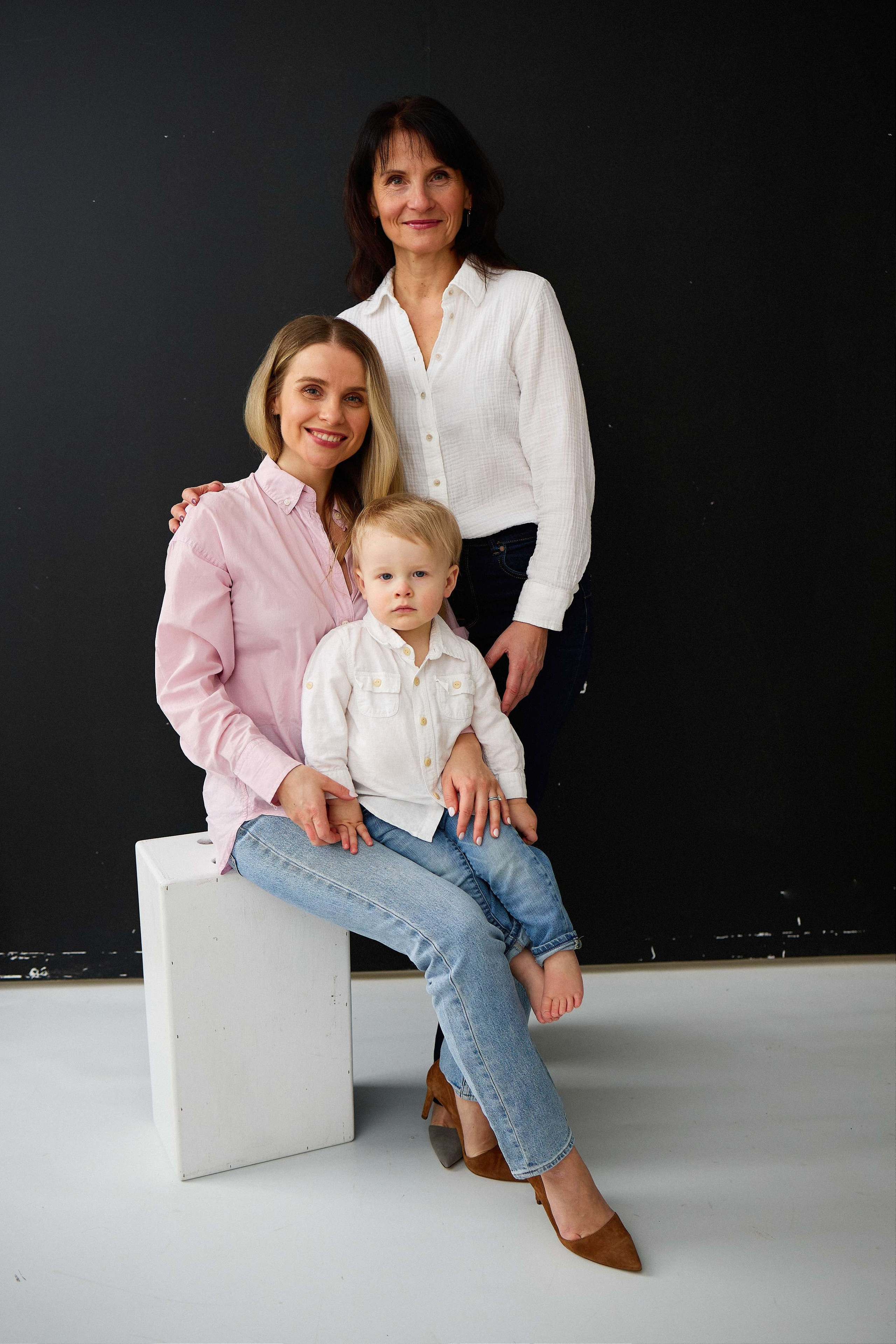 K. Rawnoir- Portrait photography by Daria Paliy.Timeless black&white portraits of women in NYC area