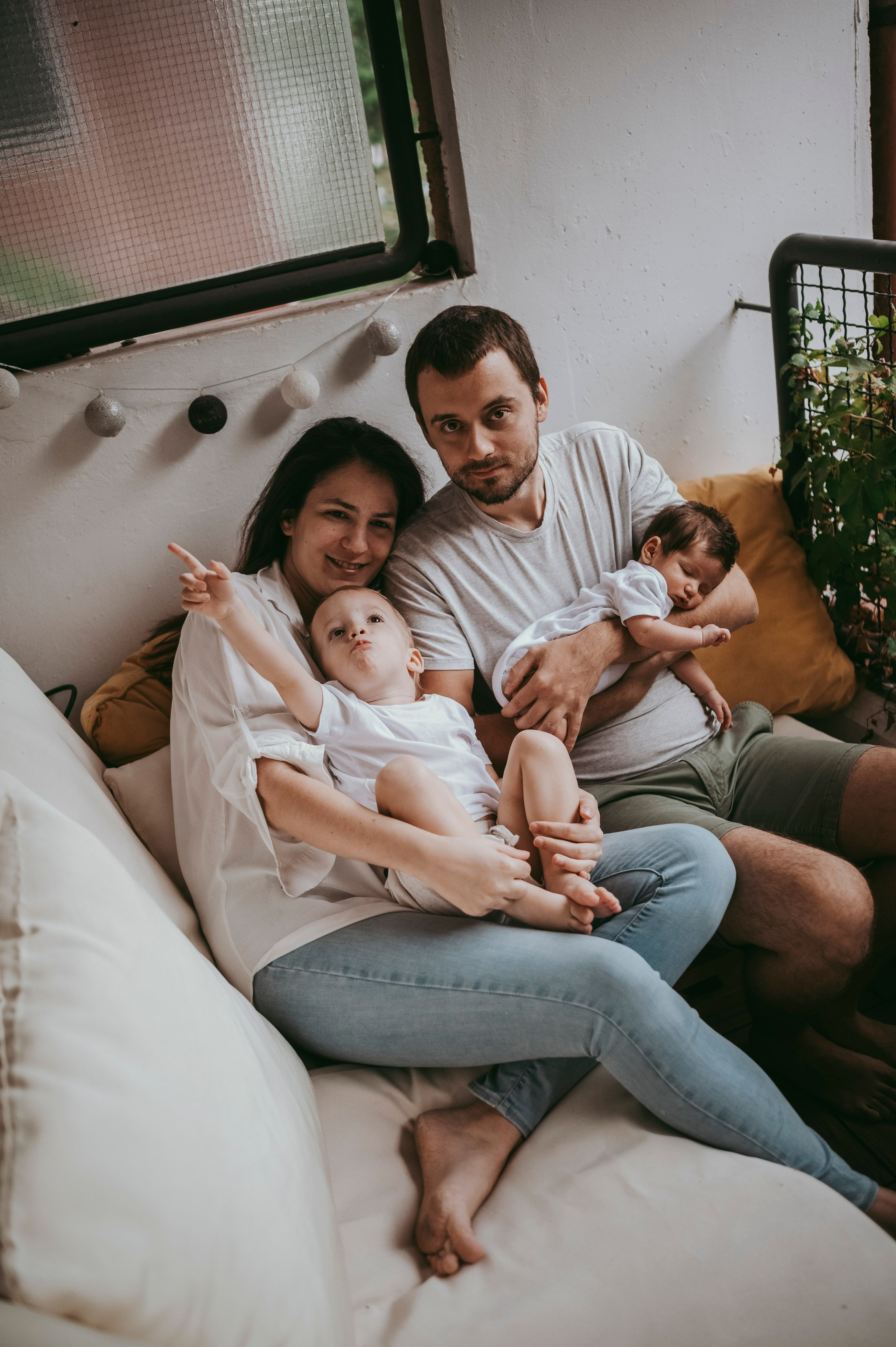 Sonja, Nikola, Lazar i Luka / porodicno fotografisanje kod kuce. Deciji i porodicni fotograf u Beogradu Oksana Skendzic