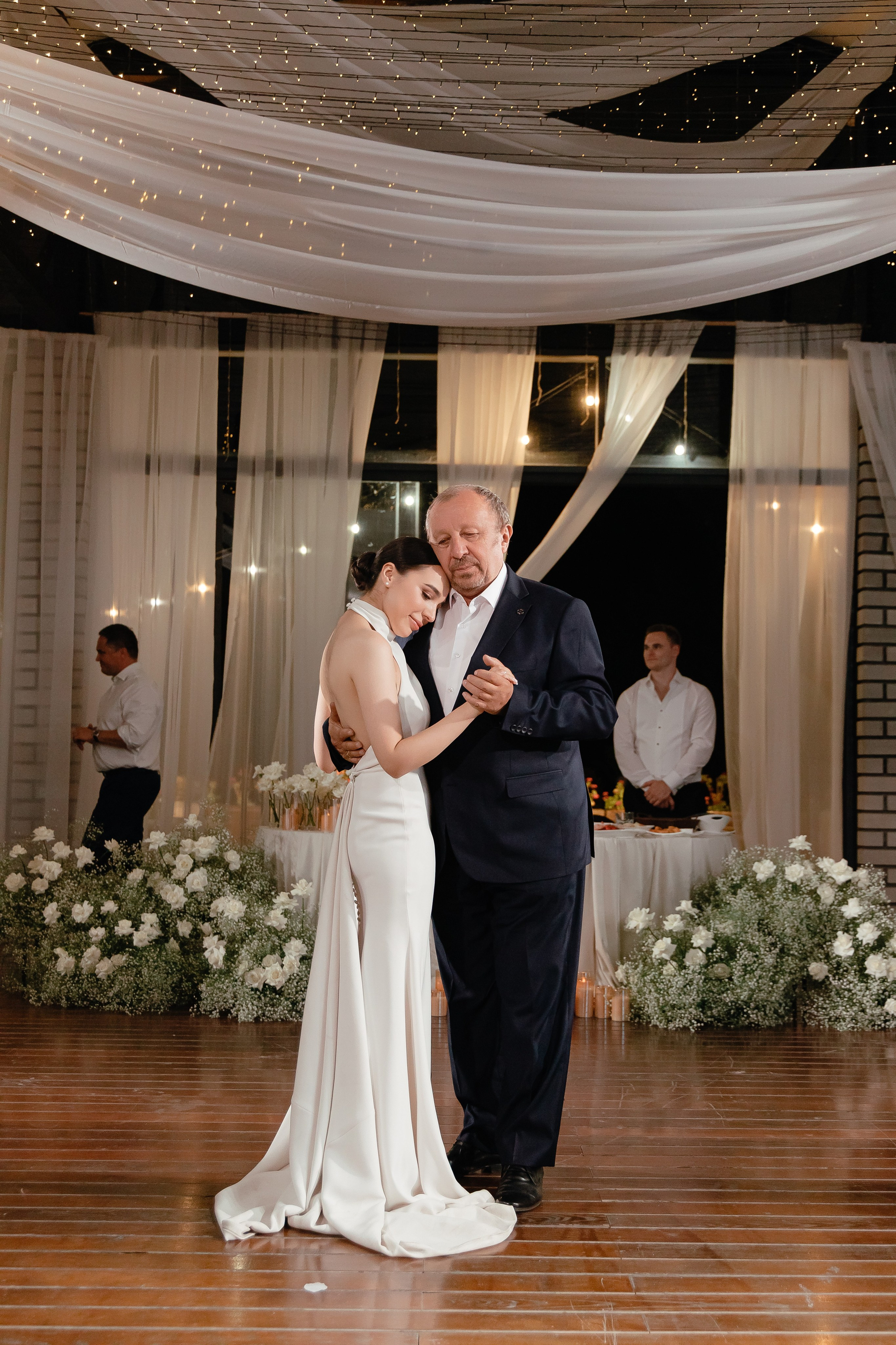 Thomas & Suyumbika. Главная