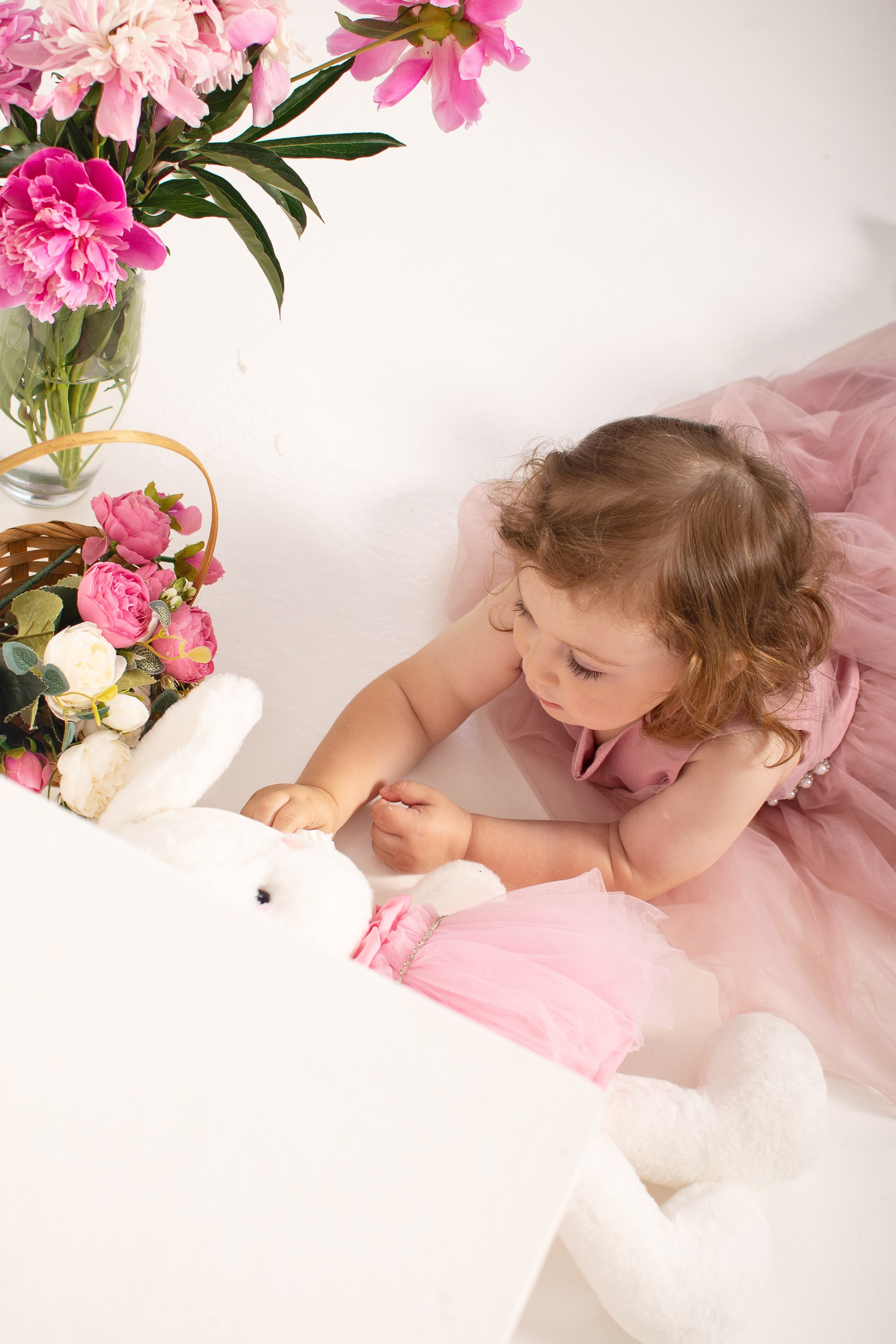 Фотосессия с пионами. Фотограф новорожденных в Темиртау и Караганде Любовь Жукова newborn