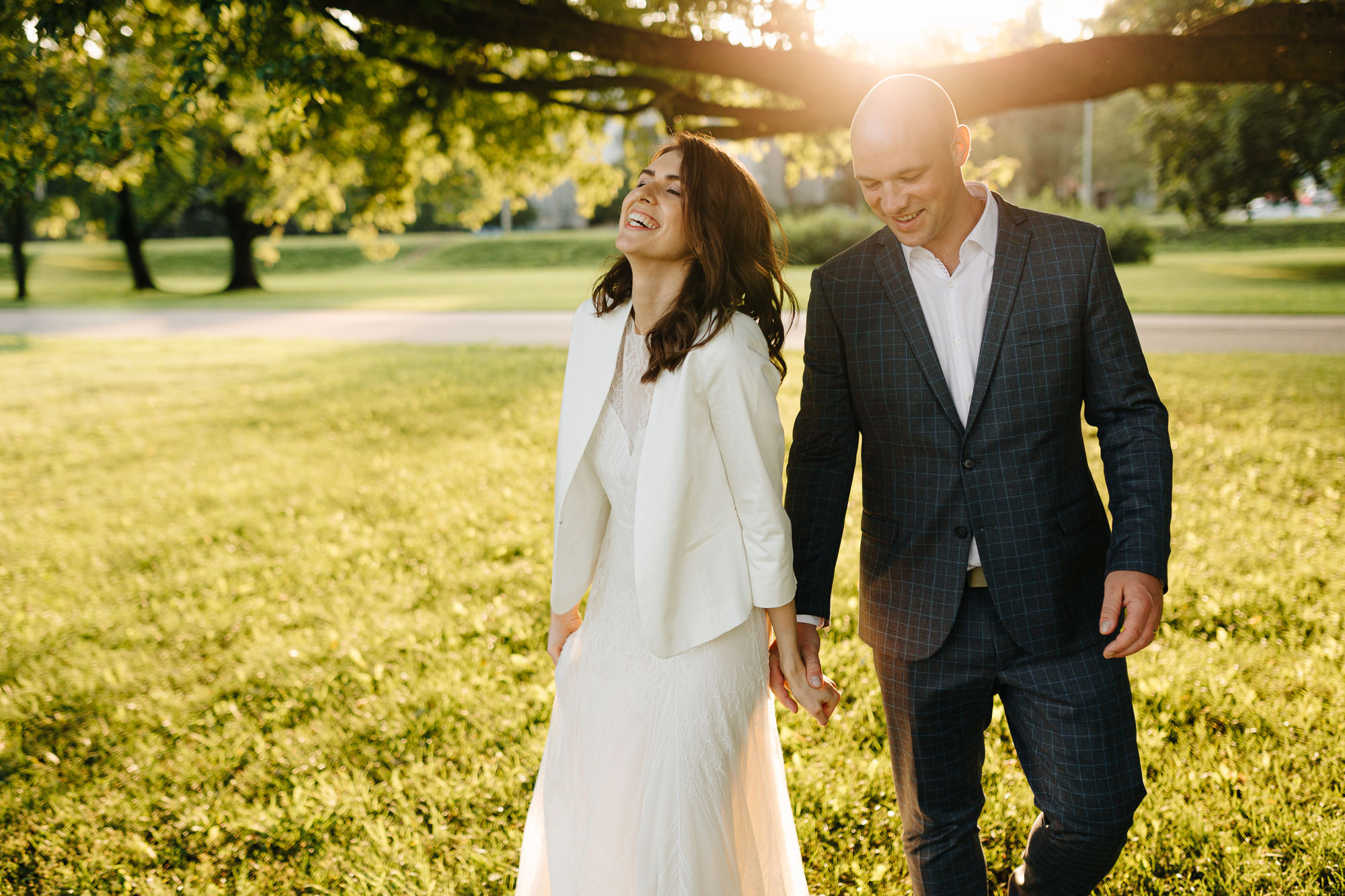 Kāzu diena Vecrīgā ar fotosesiju un īstiem draugiem