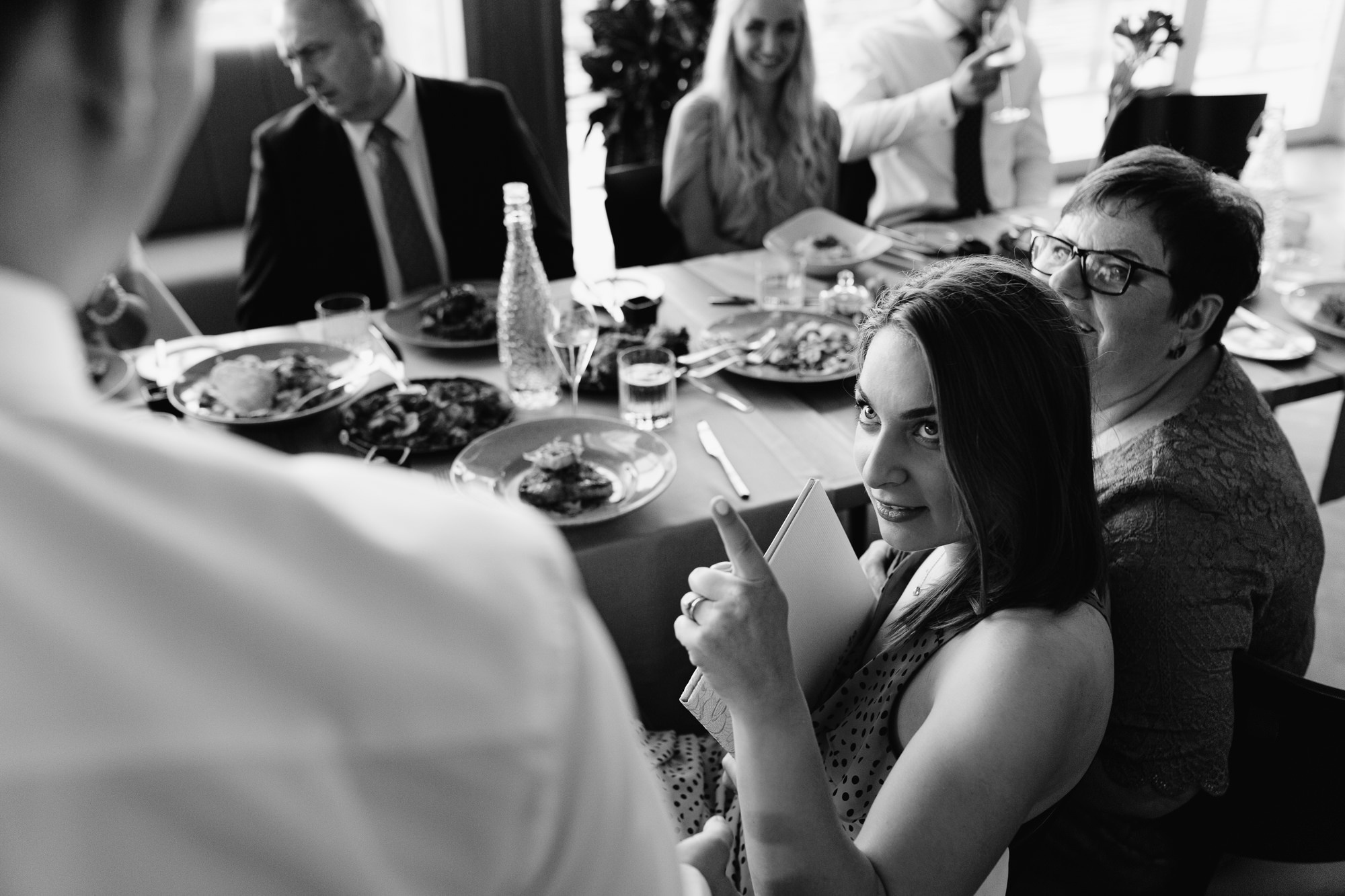 Kāzu diena Vecrīgā ar fotosesiju un īstiem draugiem