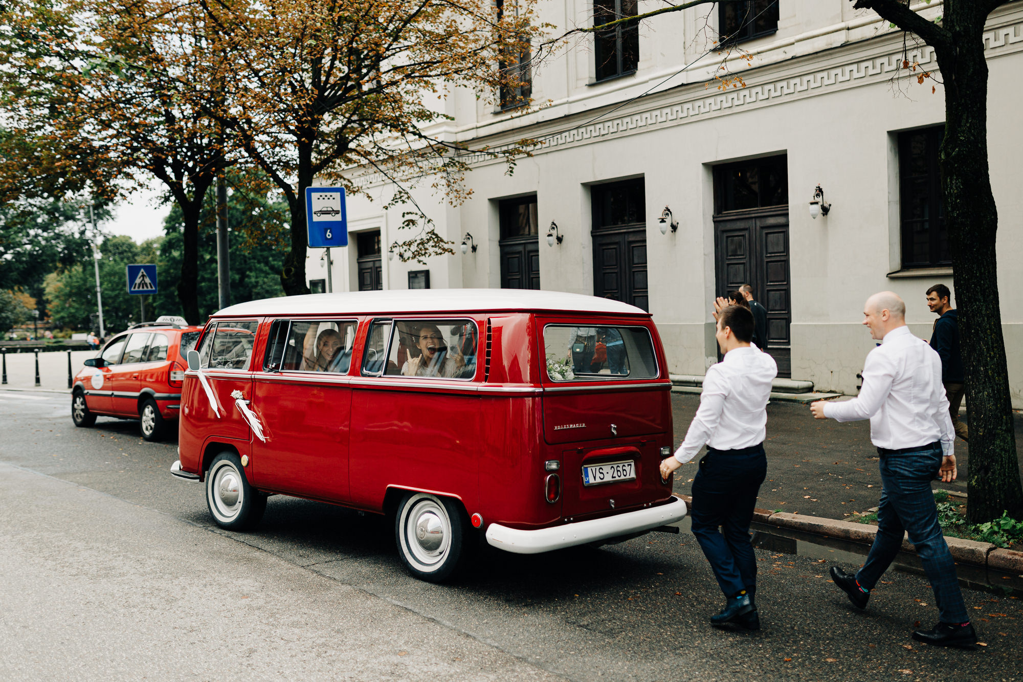 Kāzu diena Vecrīgā ar fotosesiju un īstiem draugiem