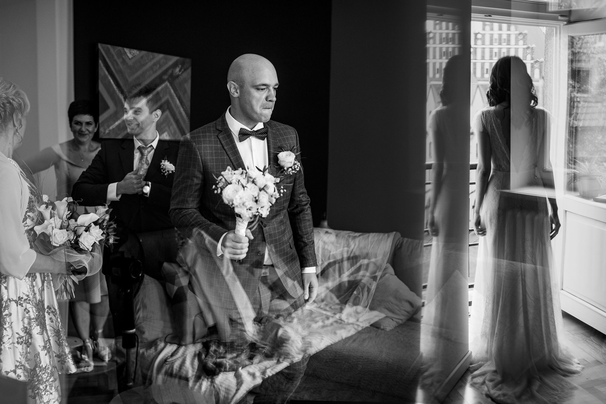 Kāzu diena Vecrīgā ar fotosesiju un īstiem draugiem