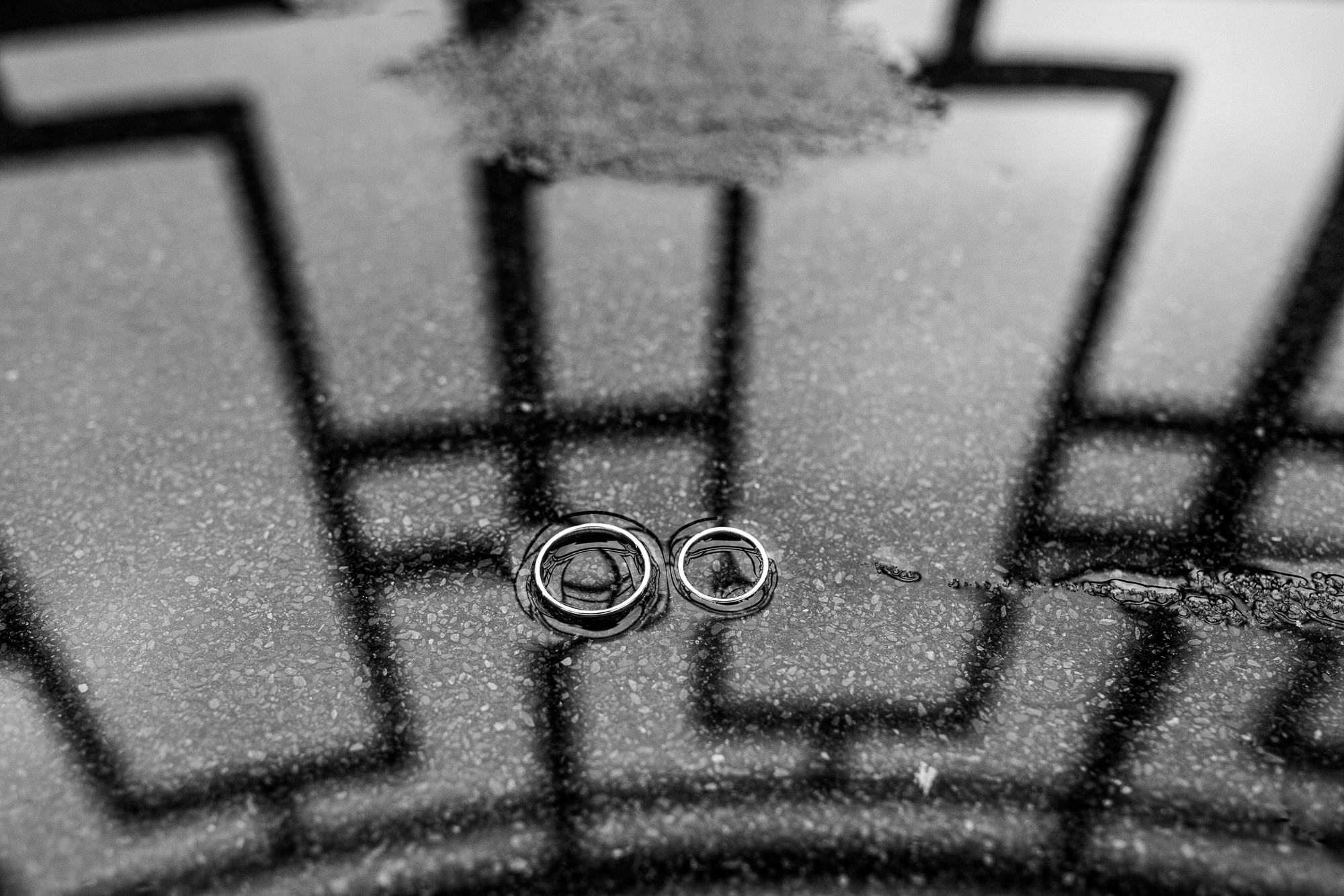 Kāzu diena Vecrīgā ar fotosesiju un īstiem draugiem