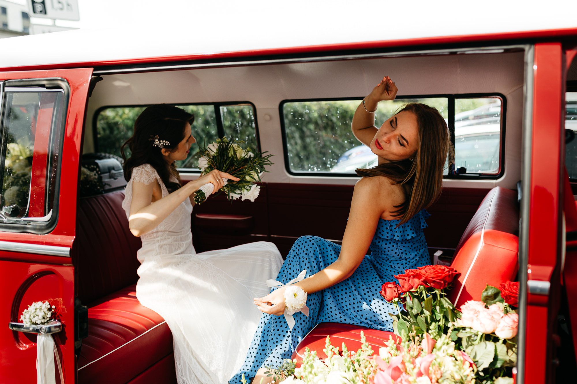 Kāzu diena Vecrīgā ar fotosesiju un īstiem draugiem