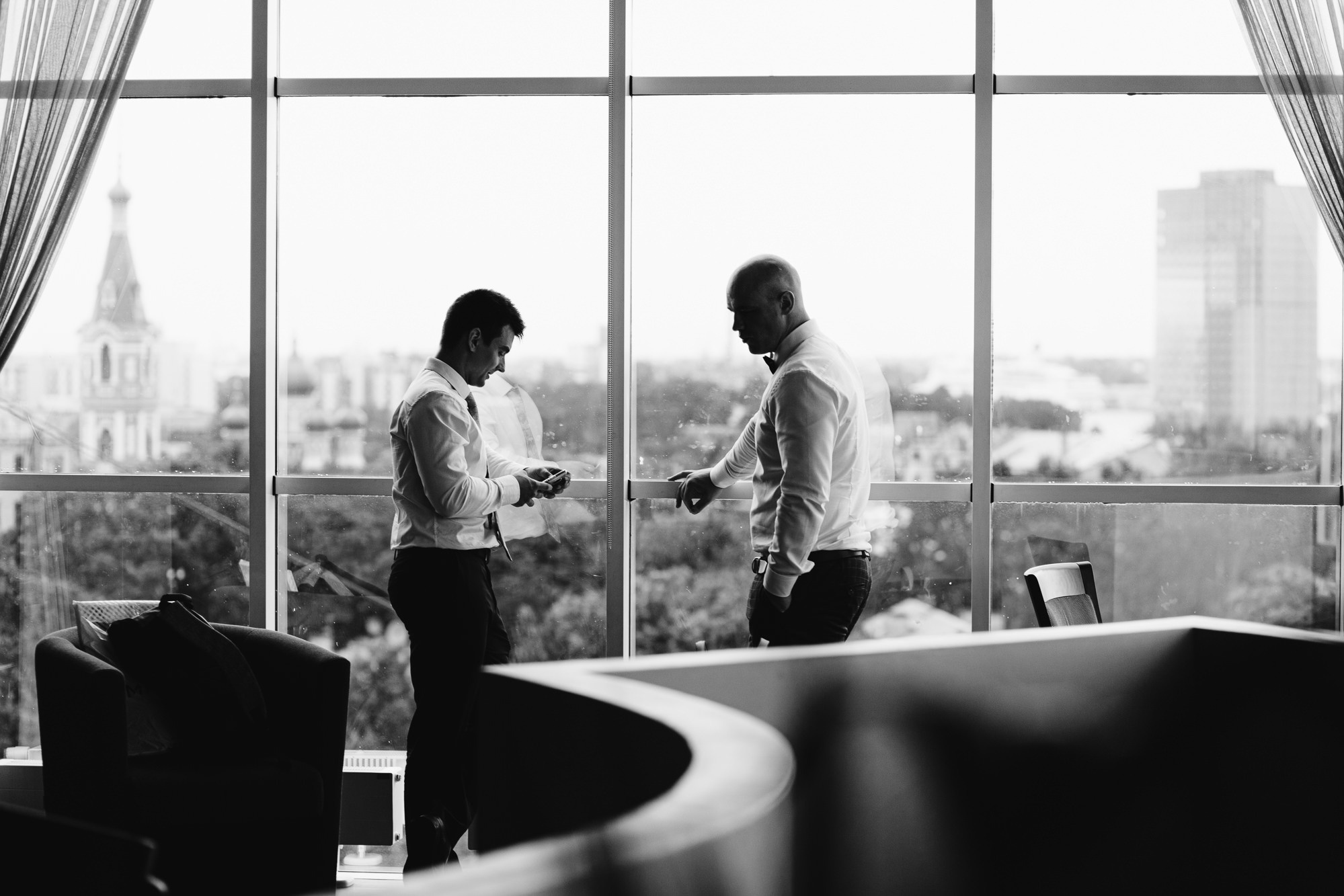 Kāzu diena Vecrīgā ar fotosesiju un īstiem draugiem