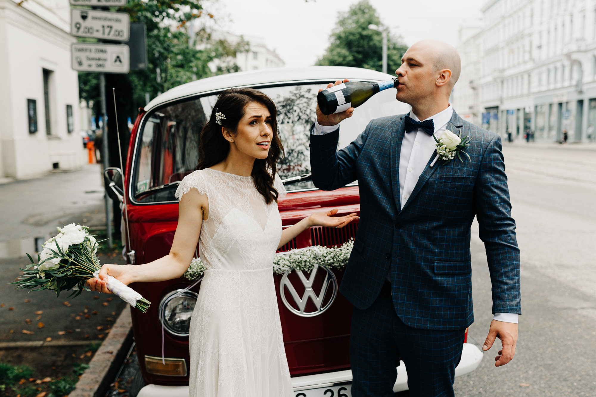 Kāzu diena Vecrīgā ar fotosesiju un īstiem draugiem