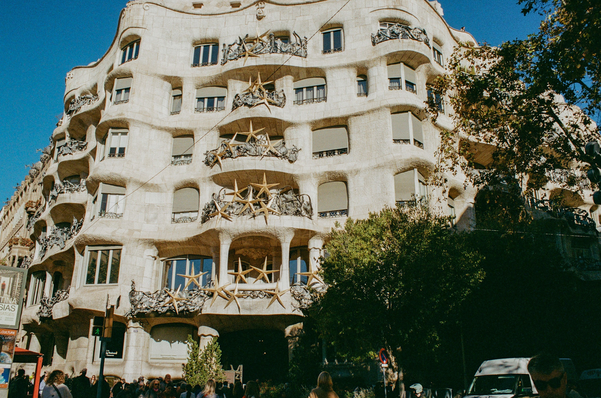 Barcelona — Light, Rhythm and Architecture. Wedding Stories — Professional Wedding Photography & Videography in Germany, Italy, Spain & all across Europe