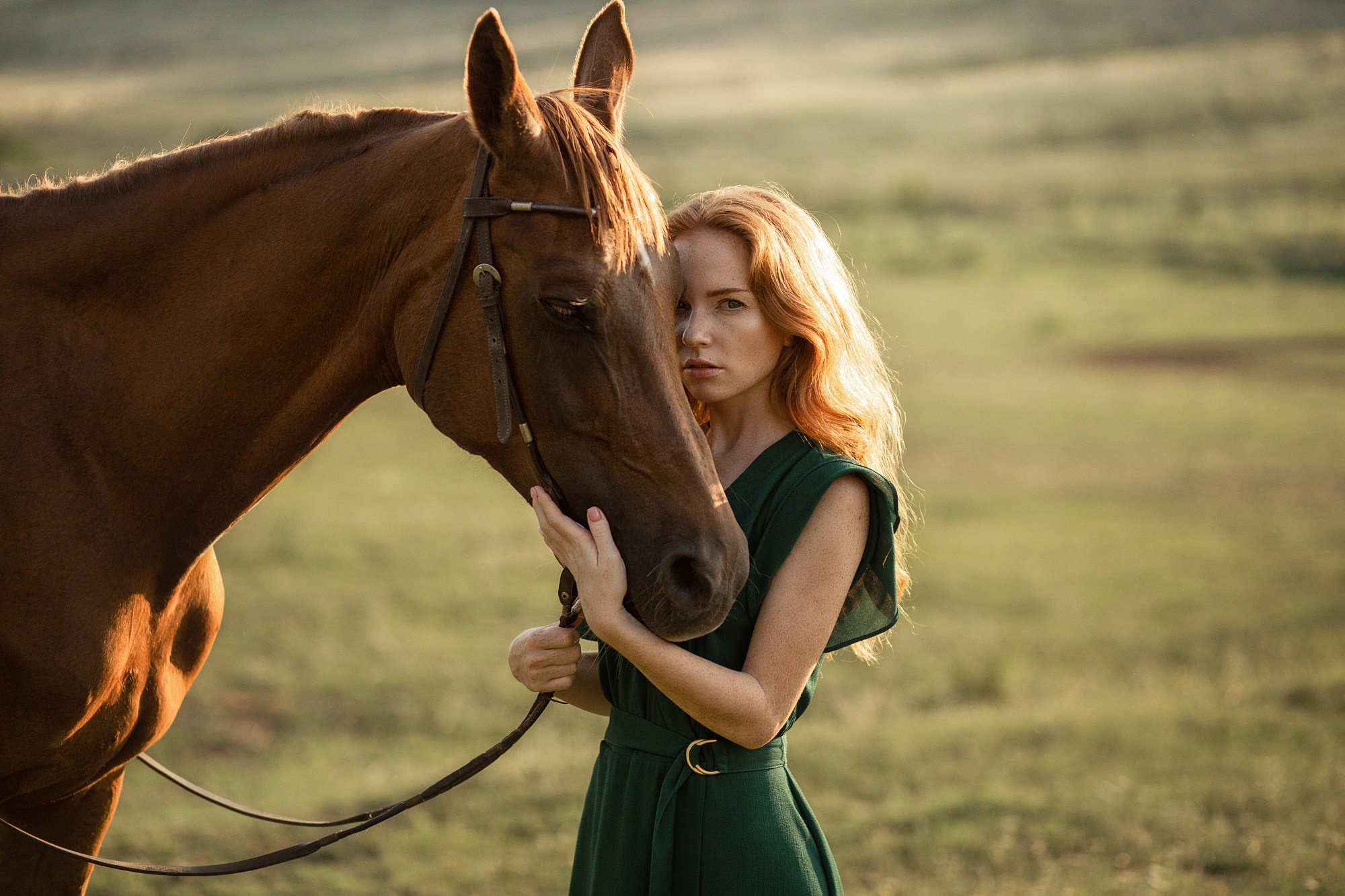 A serene portrait of a model with a majestic horse. The horse’s sleek coat and the model’s flowing hair create a harmonious visual. This image captures the mutual respect and admiration between the two, highlighting the timeless connection between humans and these noble animals
