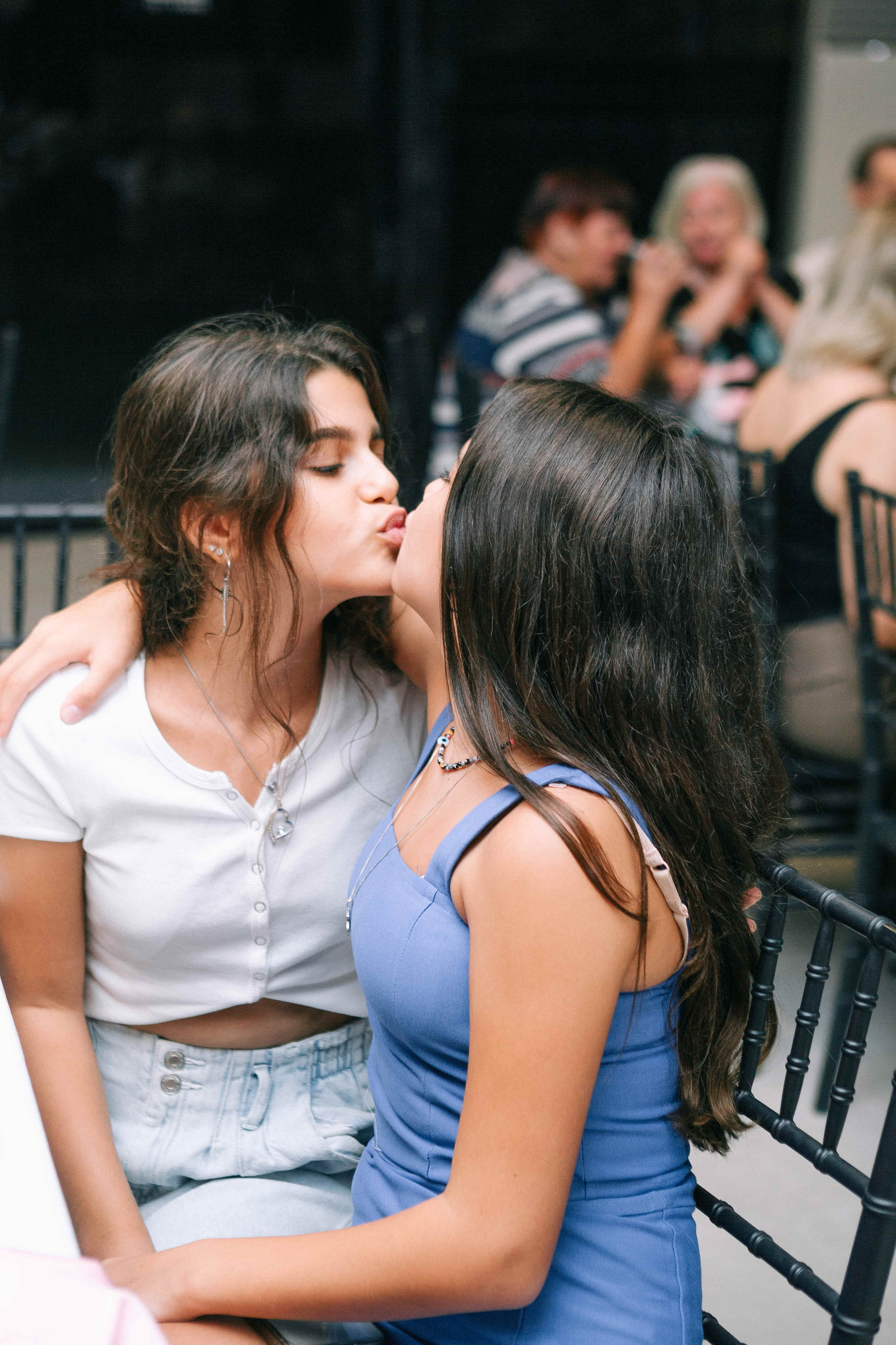 PARTY WITH FRIENDS. Https://shi-photo.com/