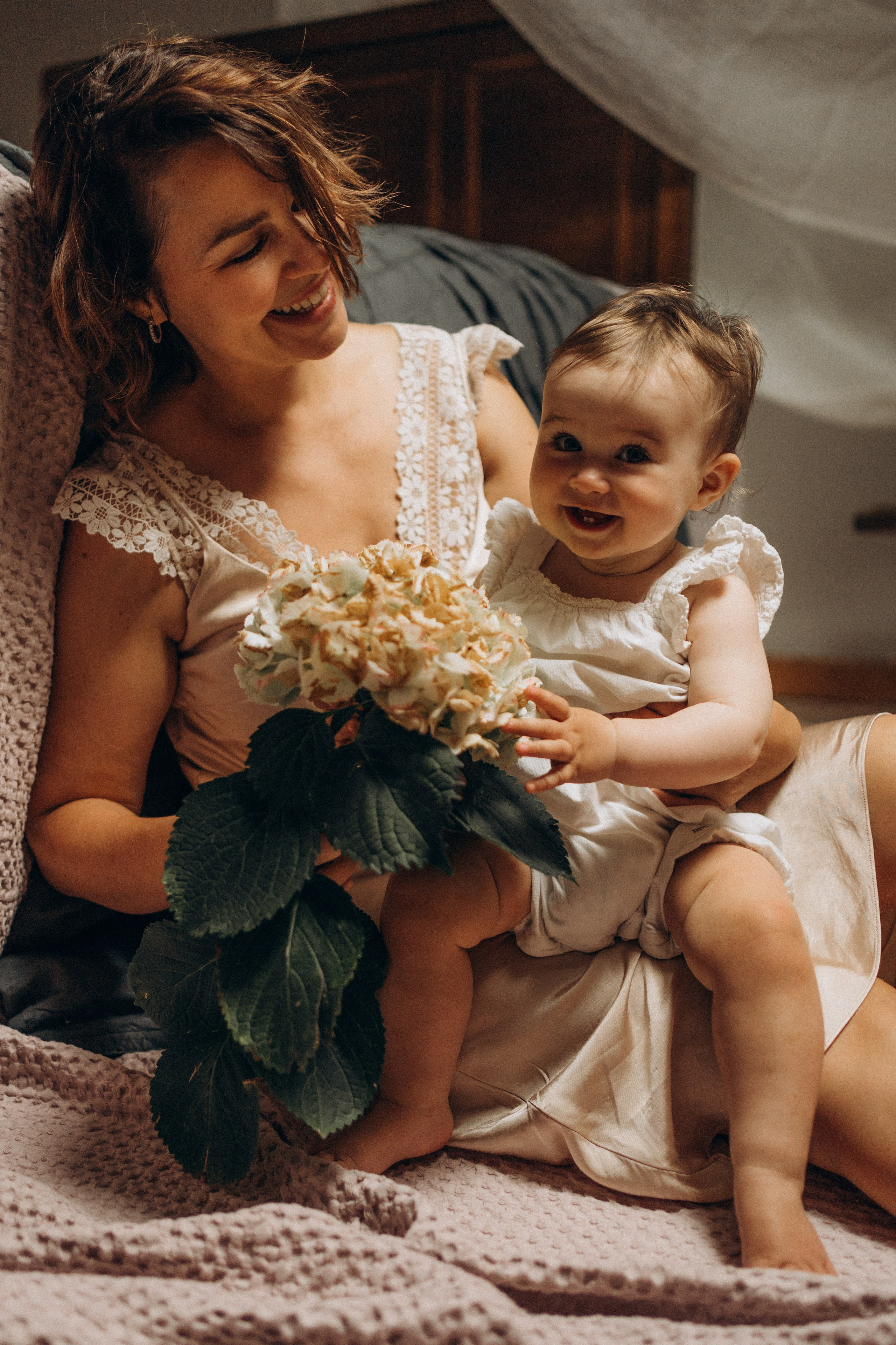 Julia & Grace. Family photographer in Helsinki, Victoria Guadagno