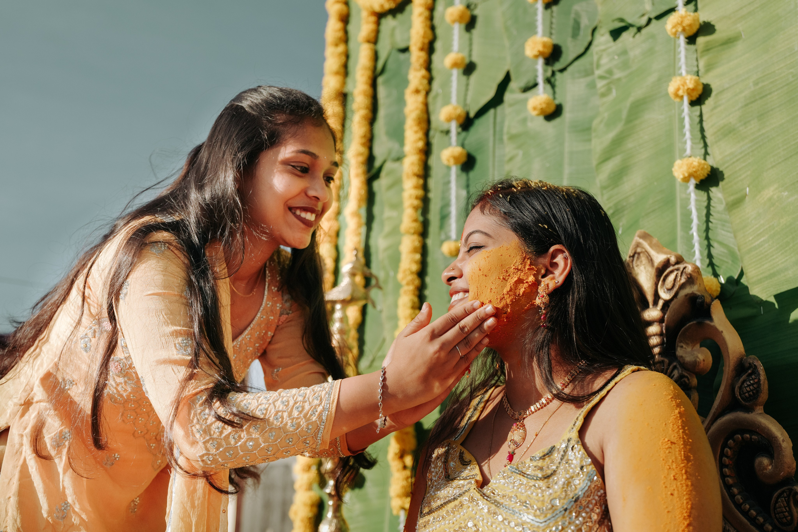 HALDI & MEHANDI. Wedding photographer Stalen Robert