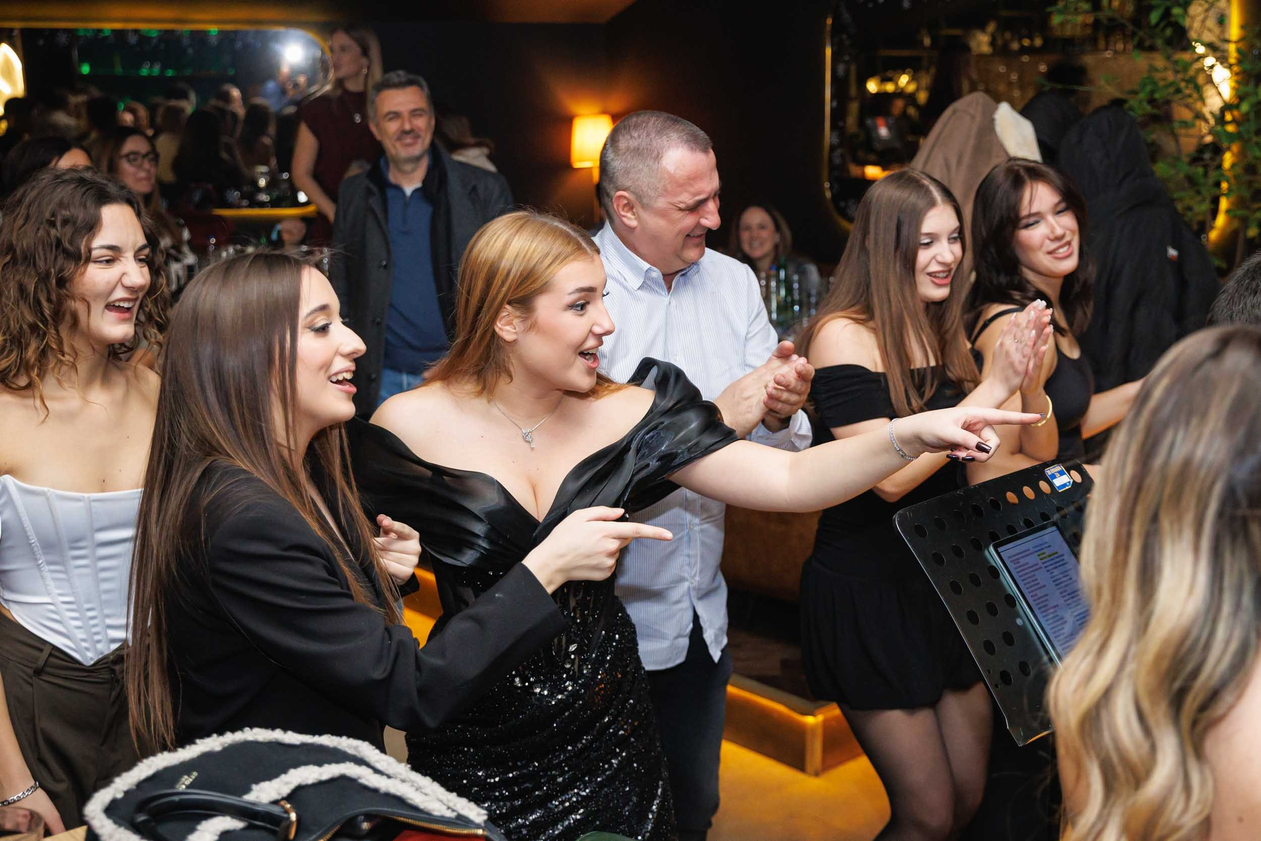 Provod uz karaoke na proslavi punoletstva, atmosfera u Шећер & Soul Novi Sad.