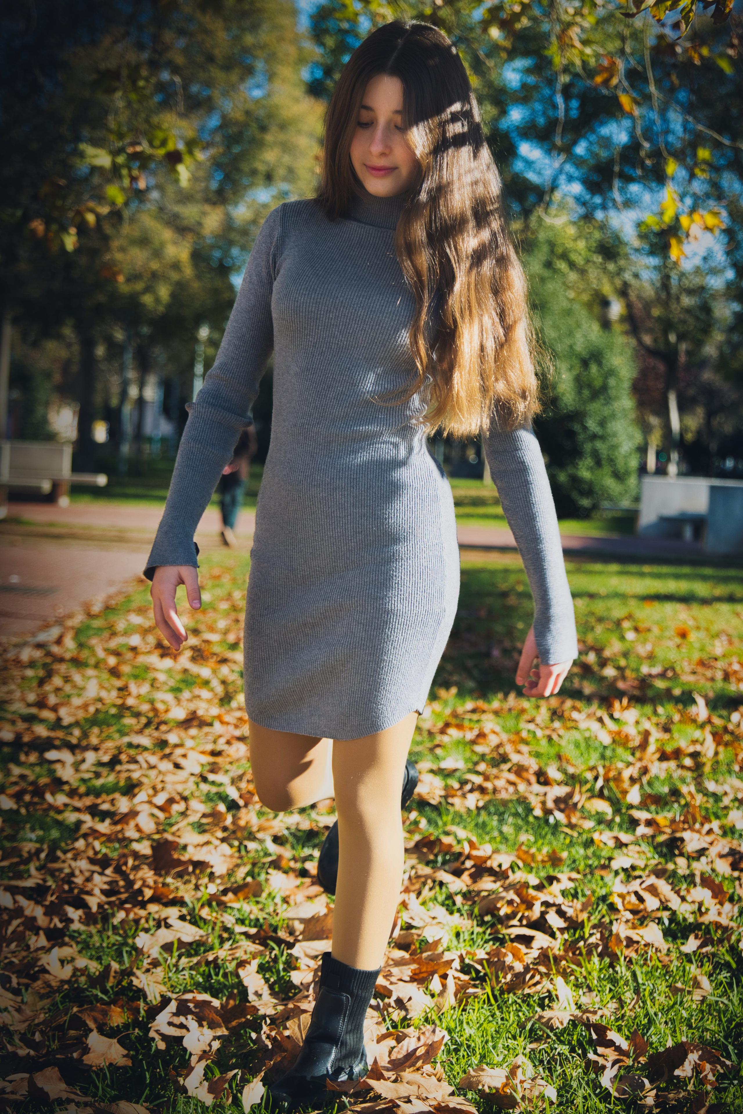 SesióBook de fotos profesional al aire libre capturando expresiones naturales.n de book fotográfico profesional en estudio en Córdoba.