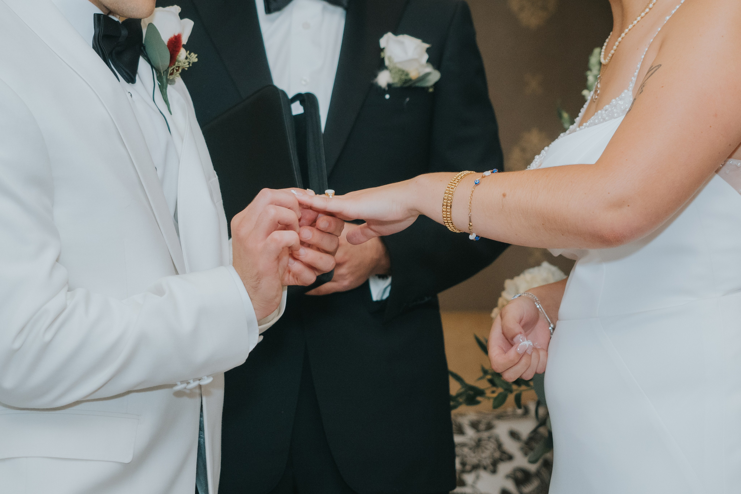 Wedding of Cassandra and Loïc in Beaconsfield, Montreal. Wedding and Family Photography Montreal Muriel Oe Photo