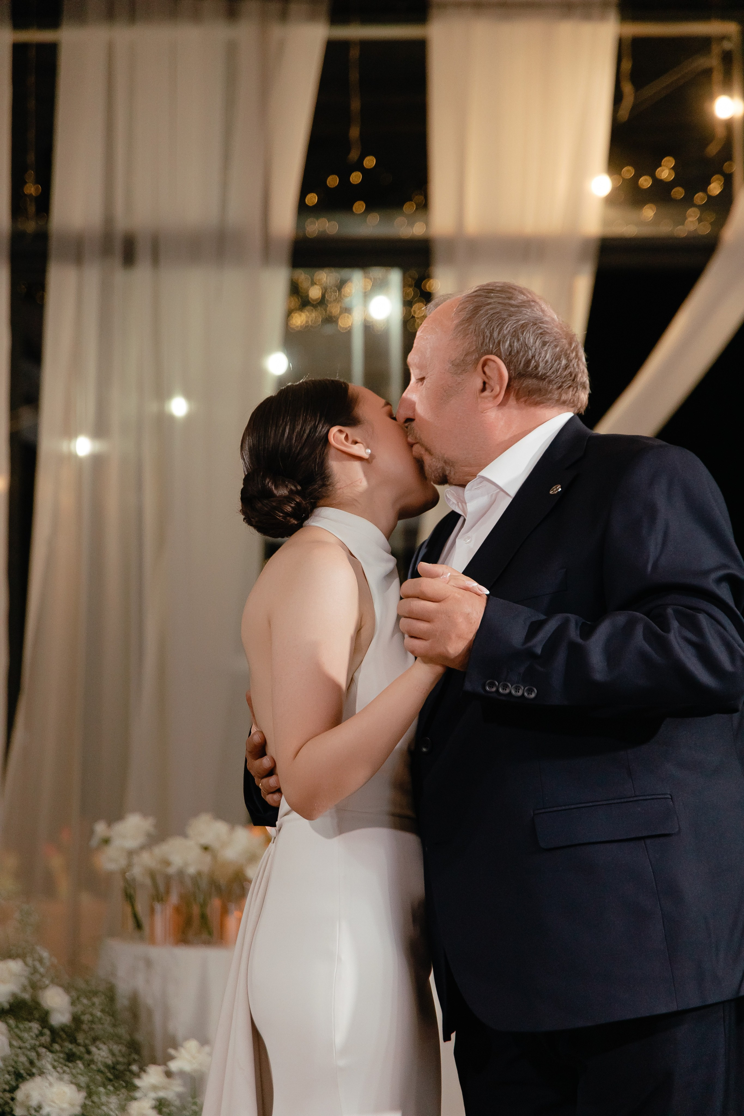 Thomas & Suyumbika. Главная