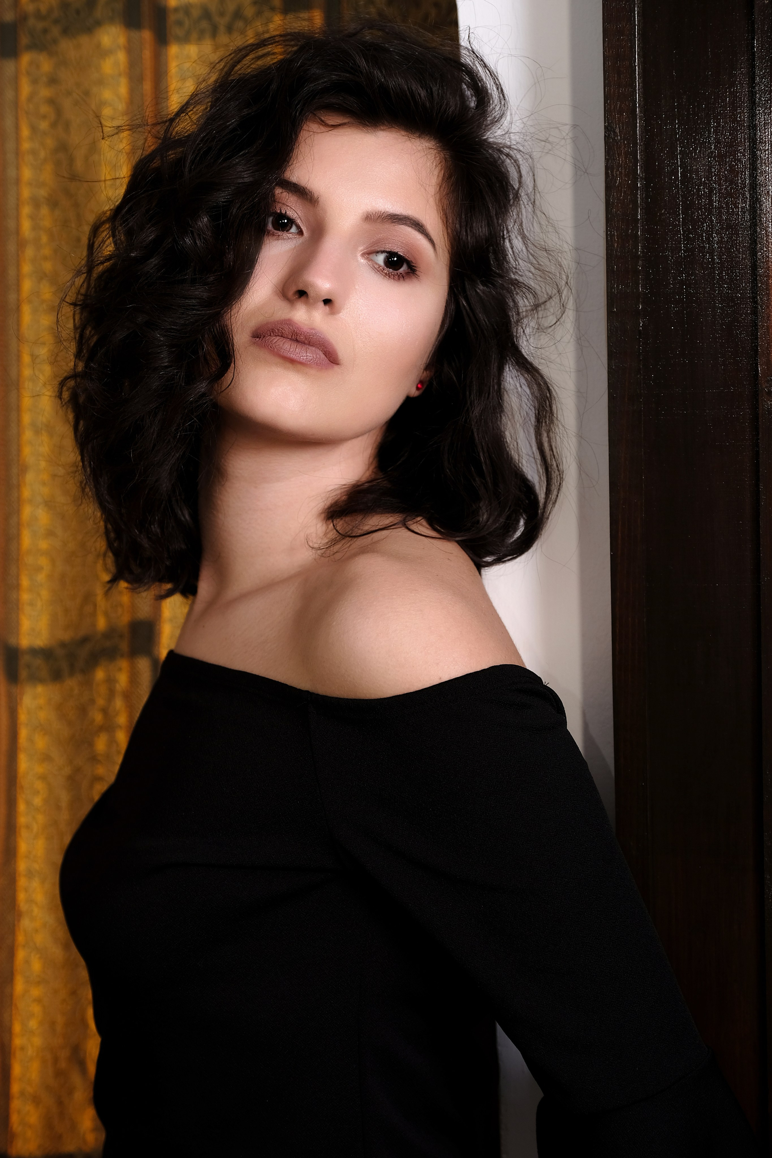 Portrete diverse — 2. Pagina principală