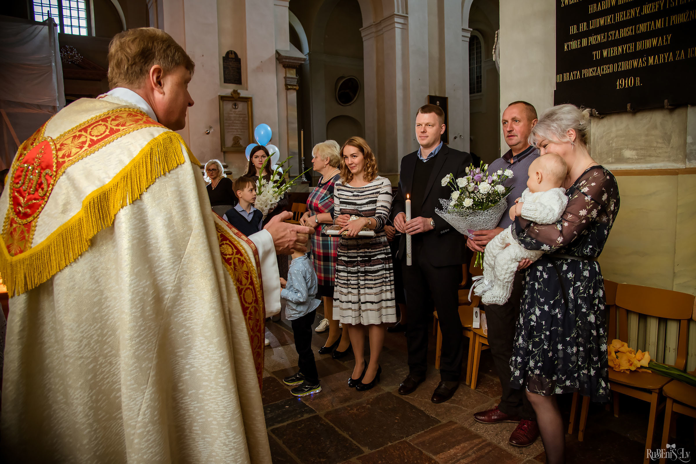 А — Крещение / Анонс. Фотограф Ромуальд Рубенис и Артемий Сташанс