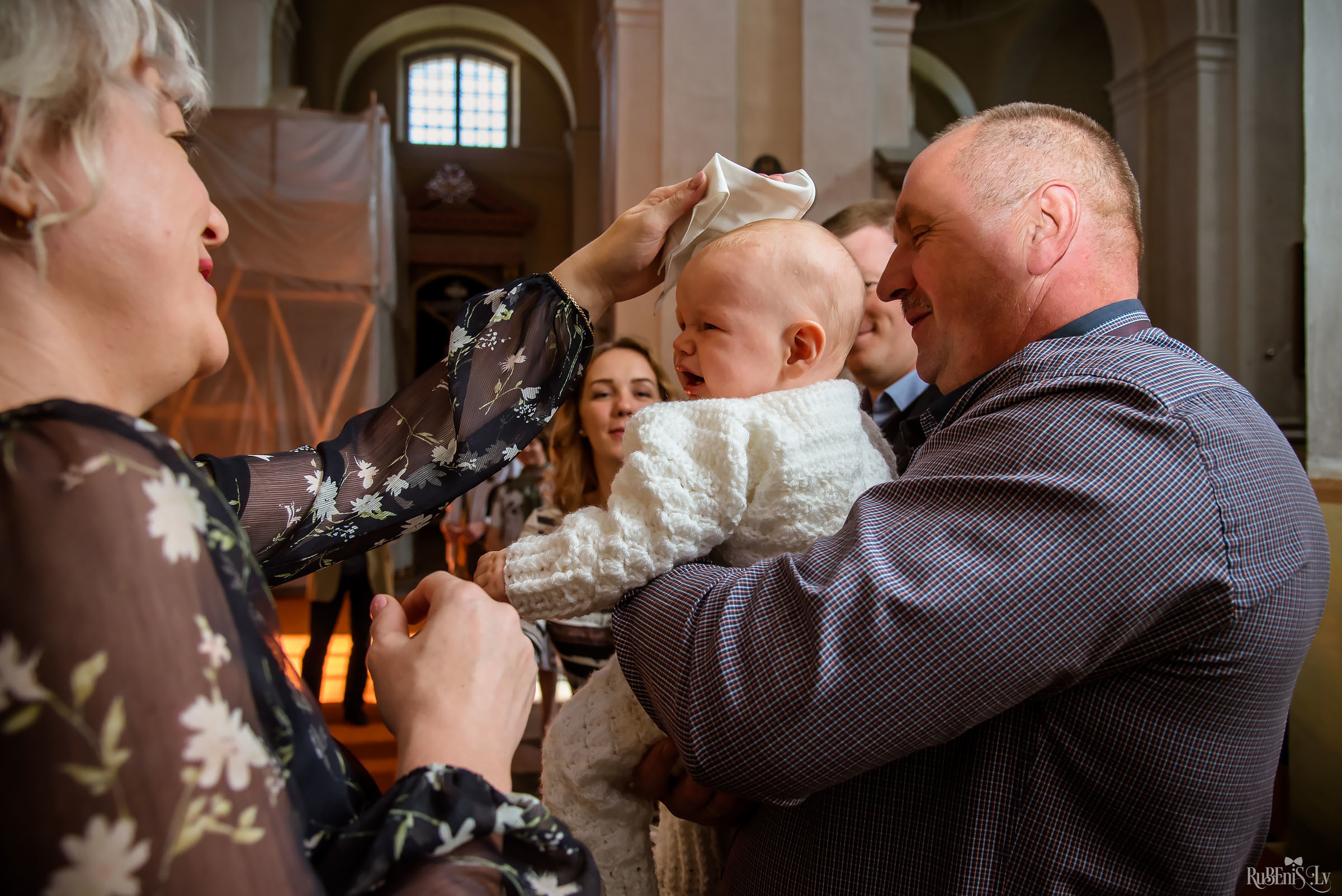 А — Крещение / Анонс. Фотограф Ромуальд Рубенис и Артемий Сташанс