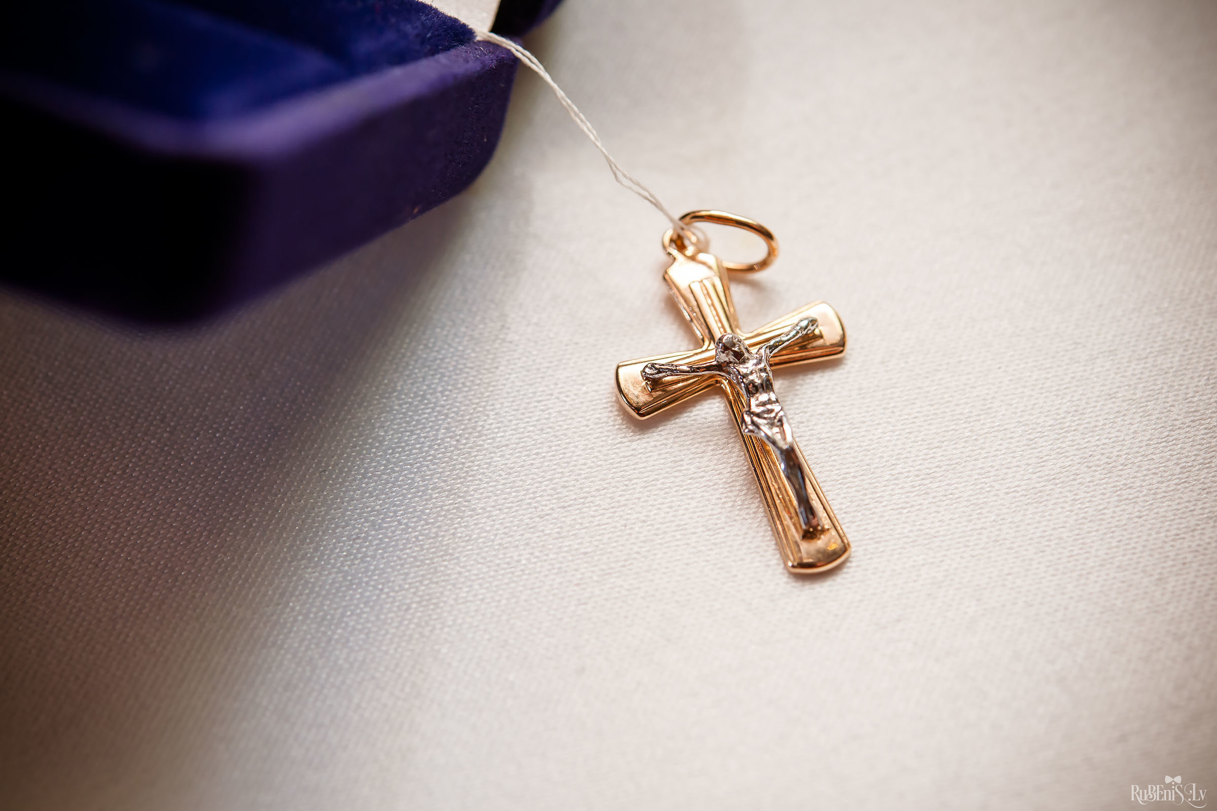 А — Крещение / Анонс. Фотограф Ромуальд Рубенис и Артемий Сташанс