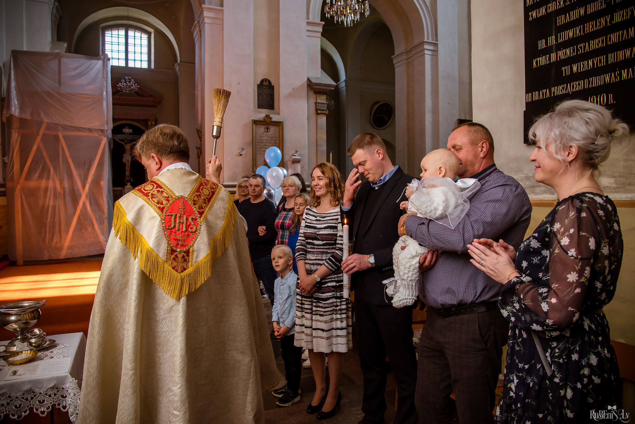А — Крещение / Анонс. Фотограф Ромуальд Рубенис и Артемий Сташанс